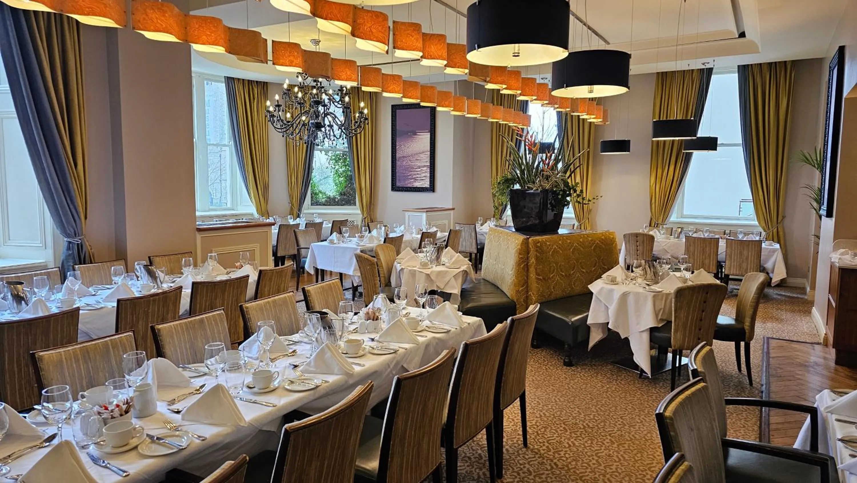 Restaurant/places to eat in Royal Marine Hotel