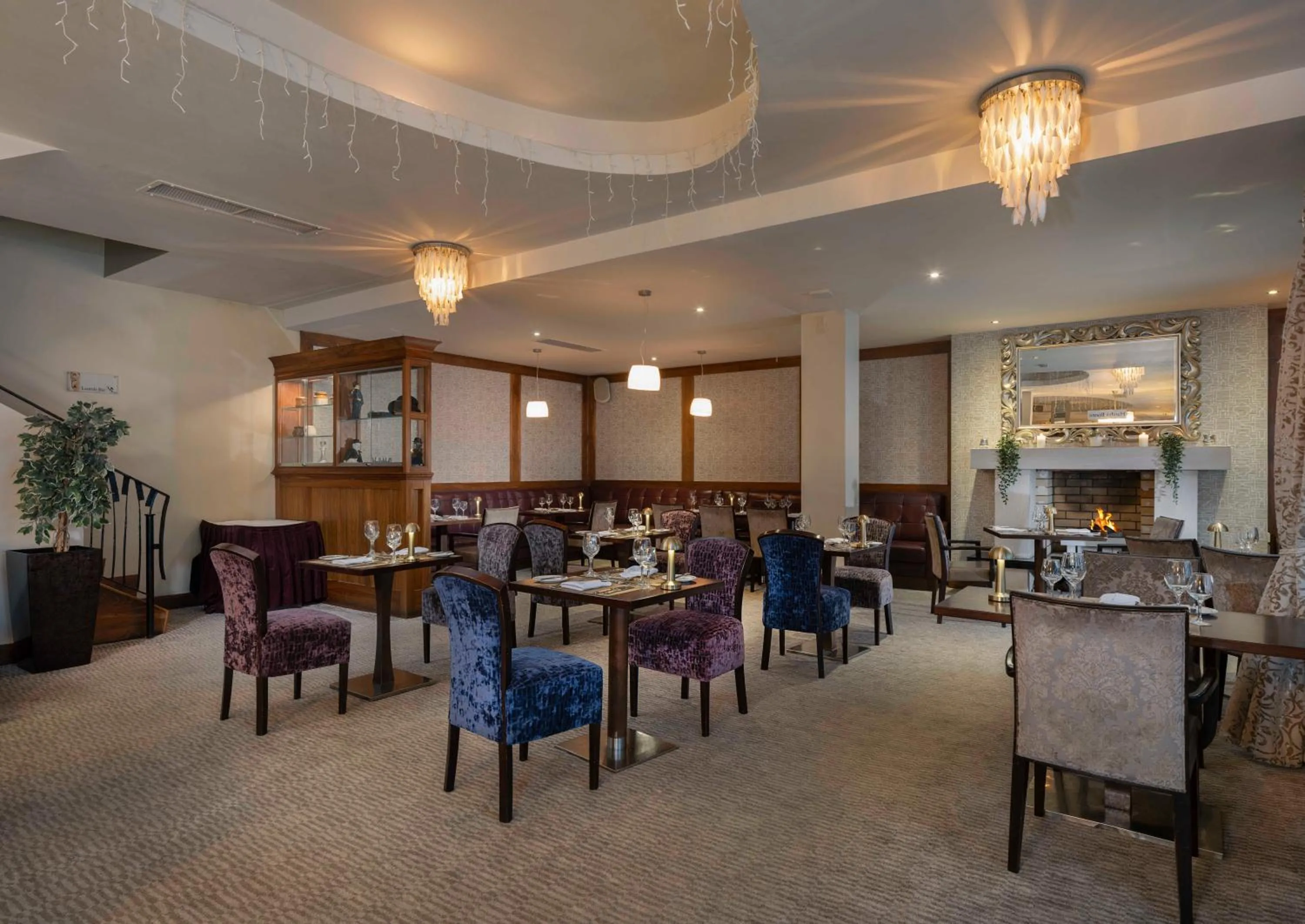 Restaurant/places to eat in Royal Marine Hotel