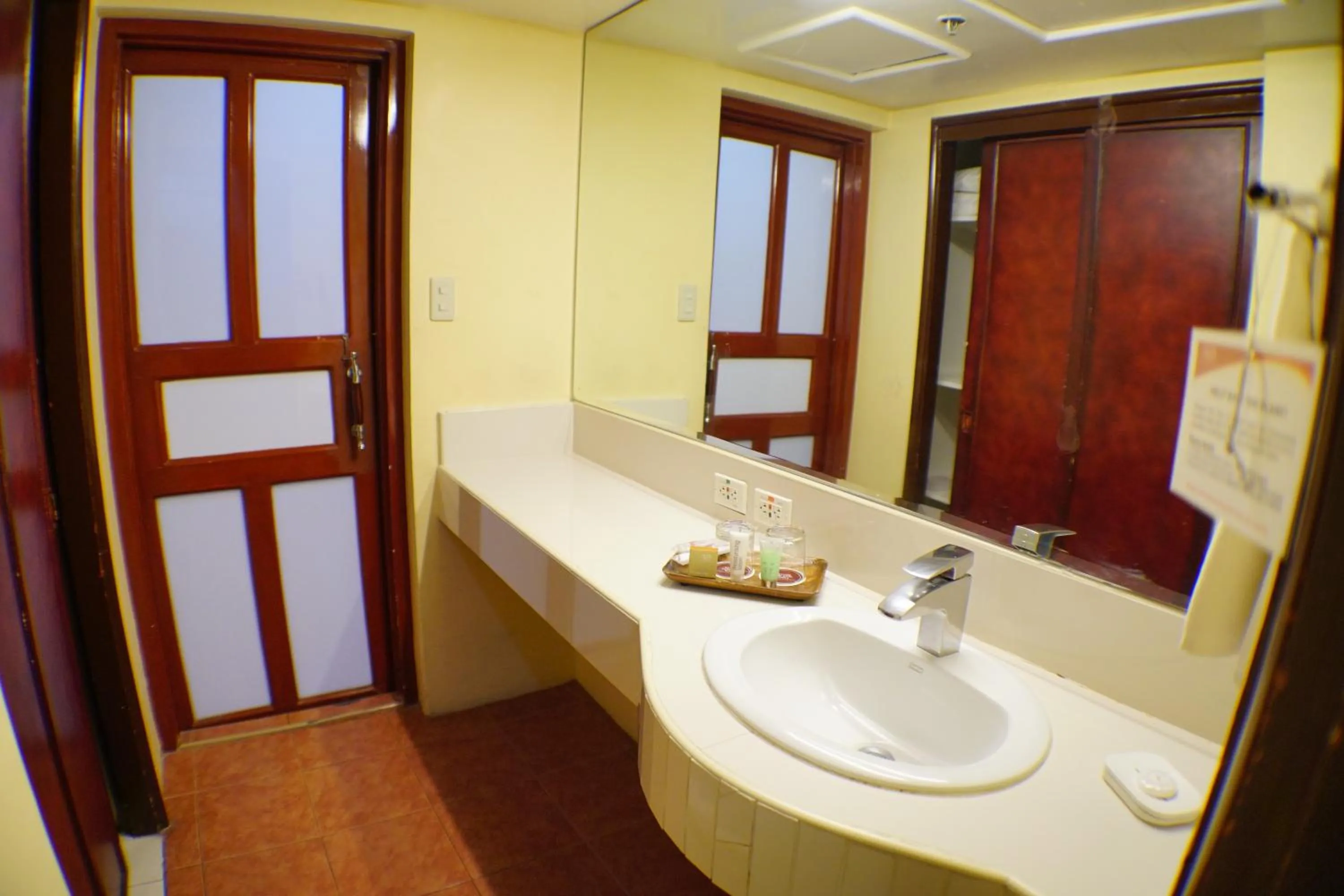 Bathroom in Bayview Park Hotel Manila
