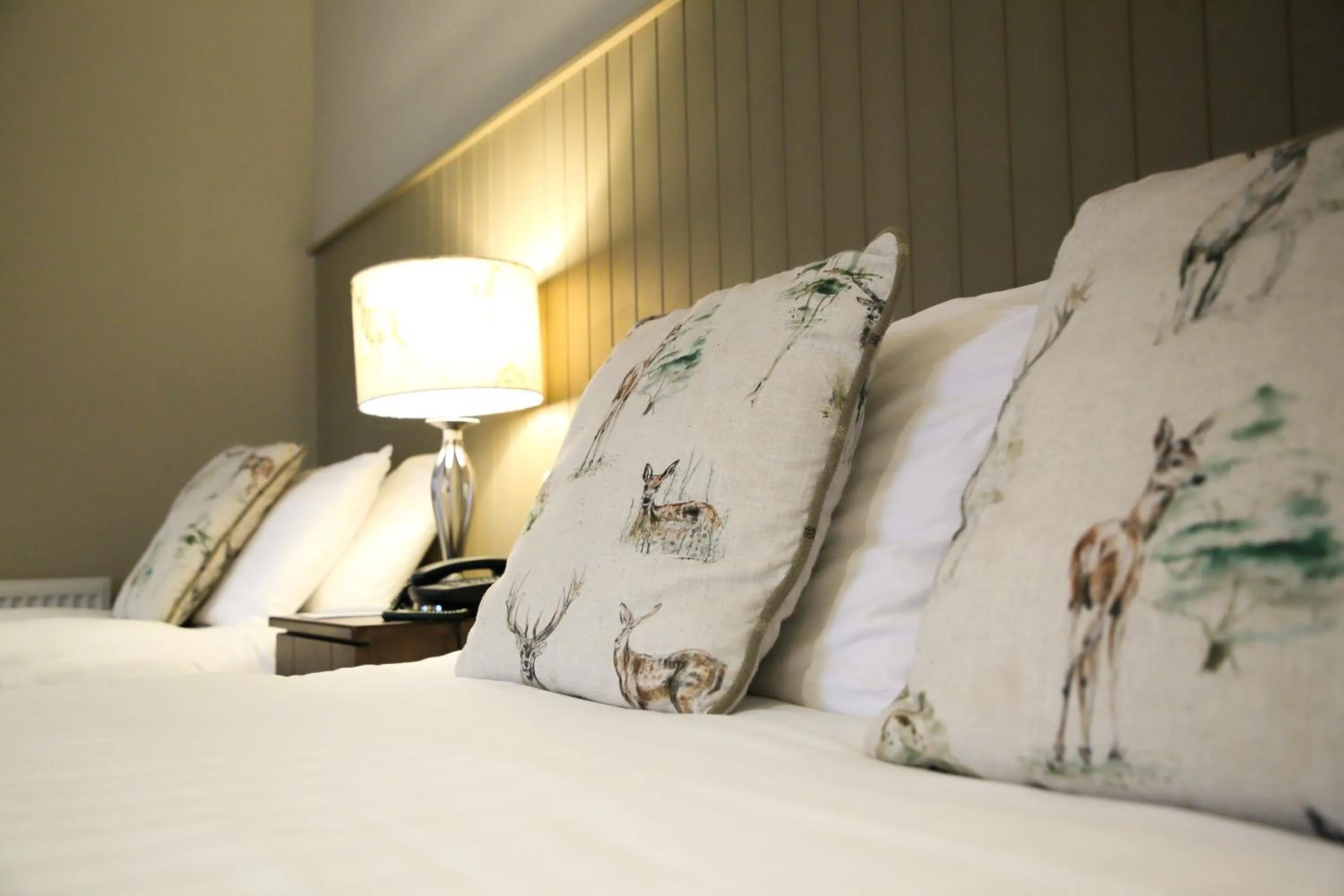 Bedroom, Bed in Mulroy Woods Hotel