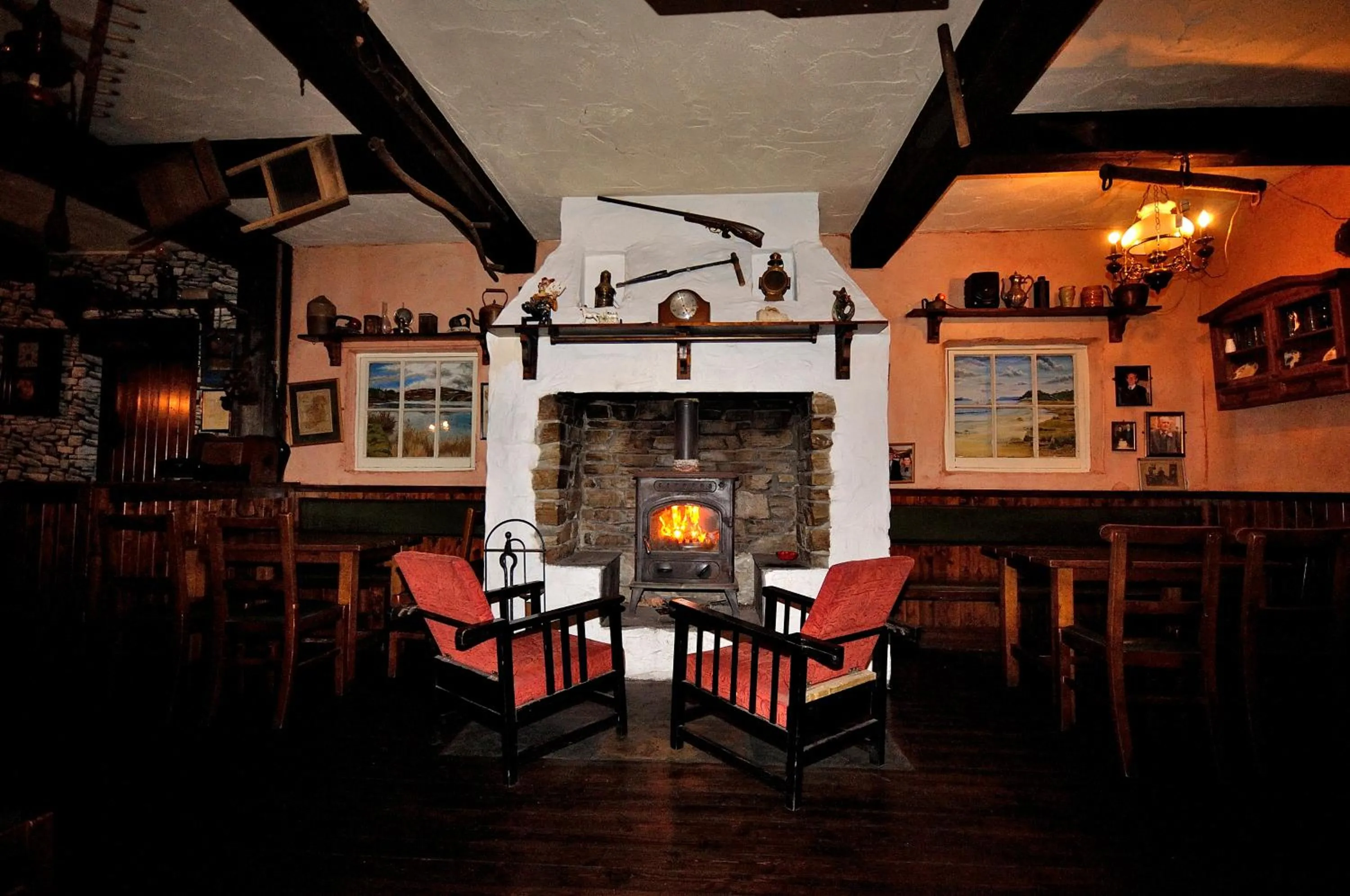 Seating area in Mulroy Woods Hotel
