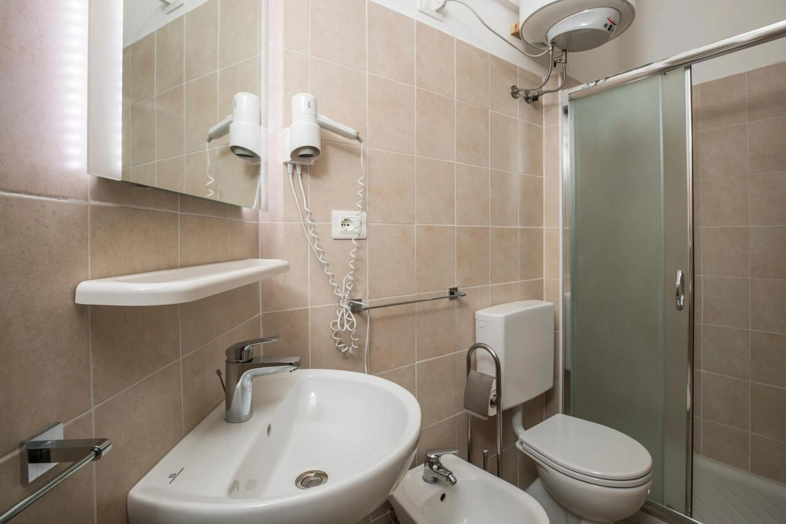 Shower in Hotel Palace