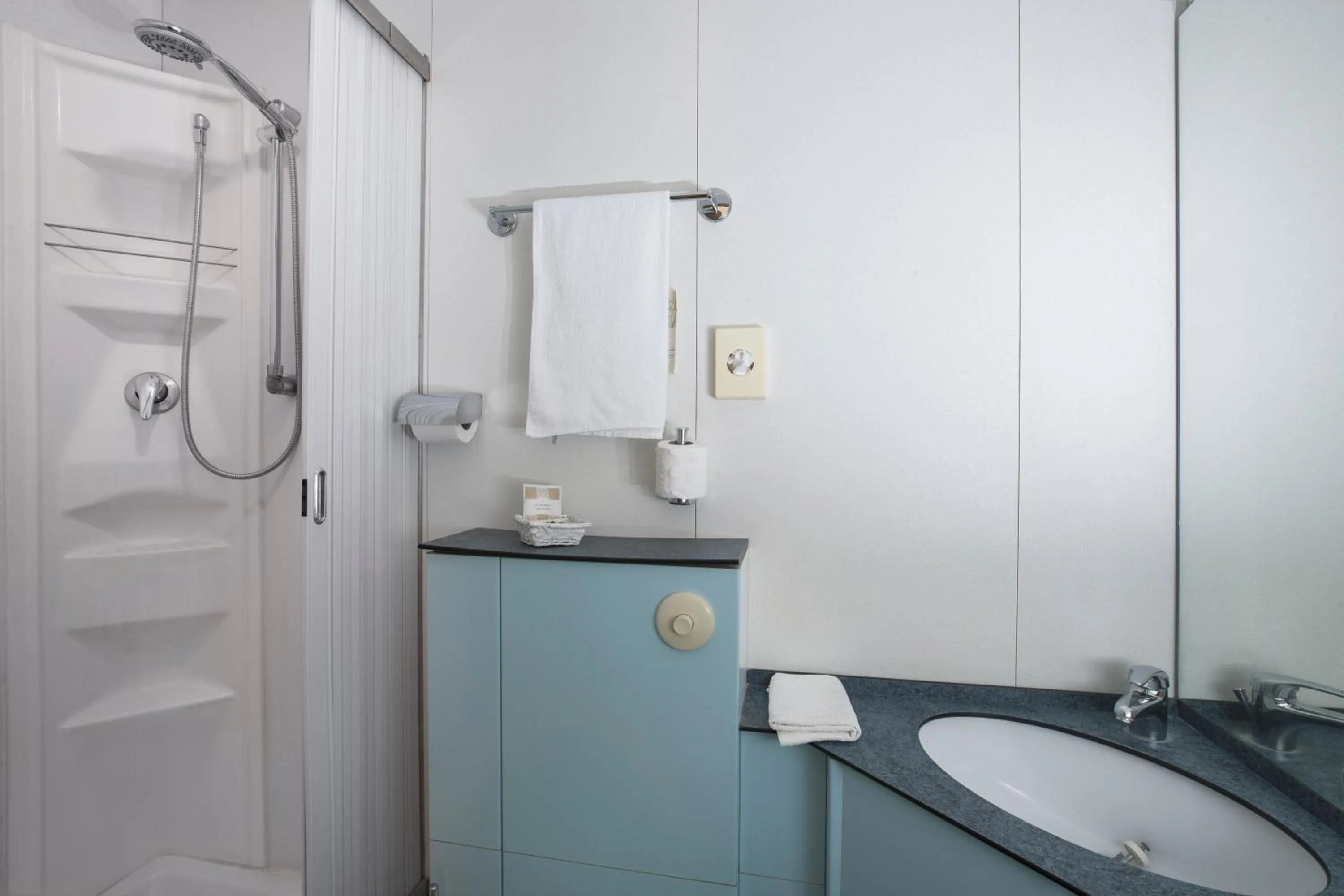 Shower in Hotel Palace