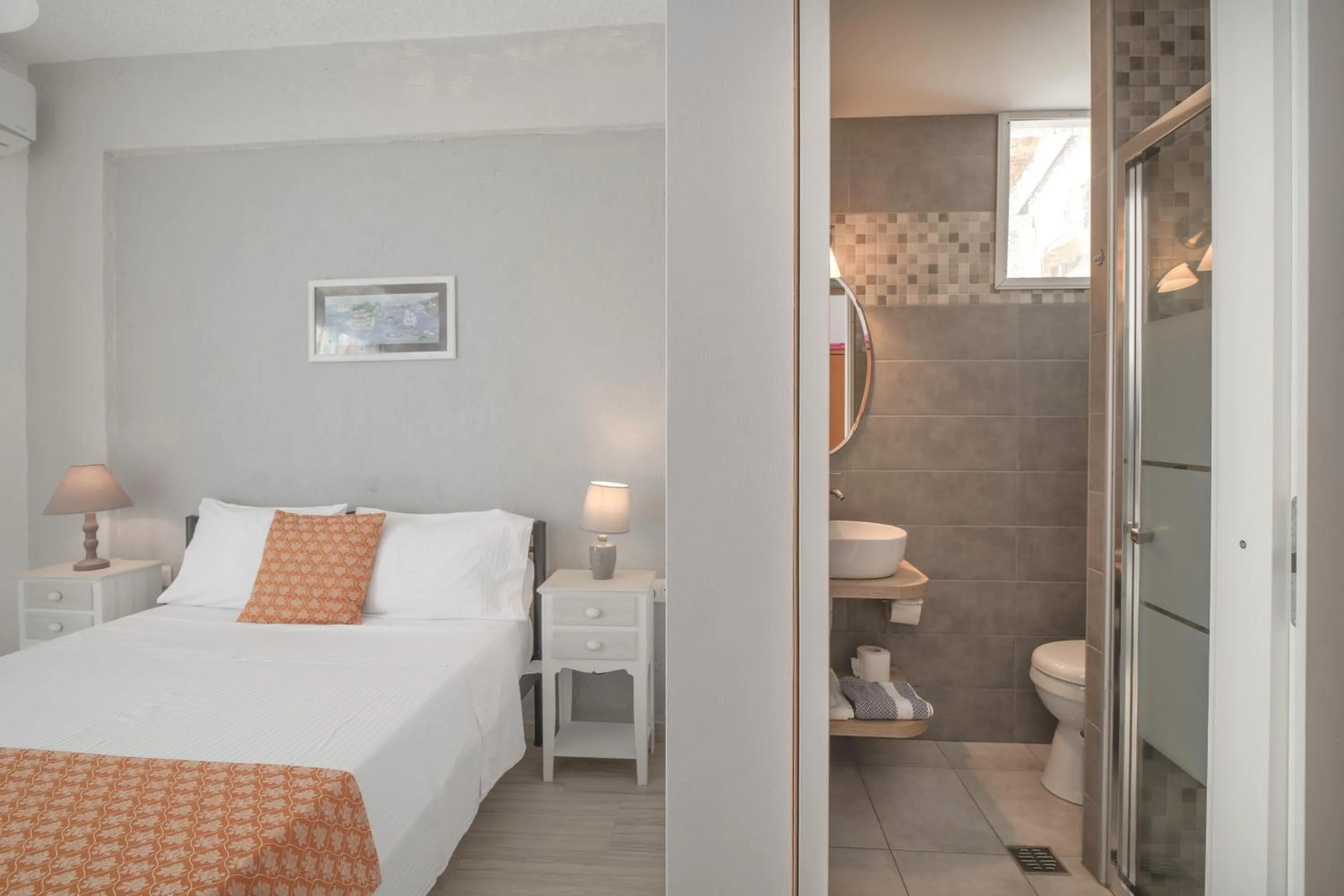 Photo of the whole room, Bed in Levantes Hotel