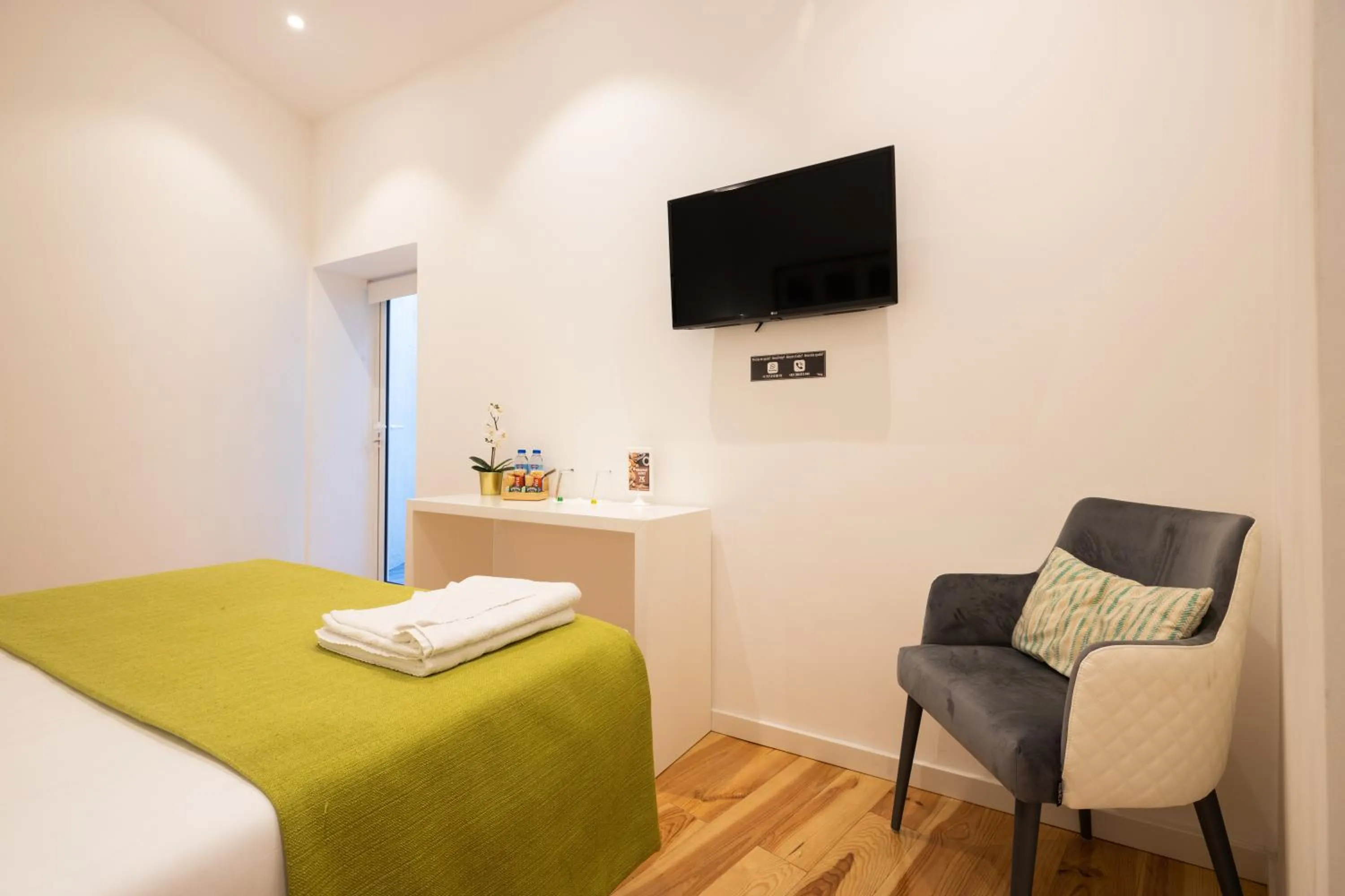 TV and multimedia, Bed in Mystay Porto Batalha