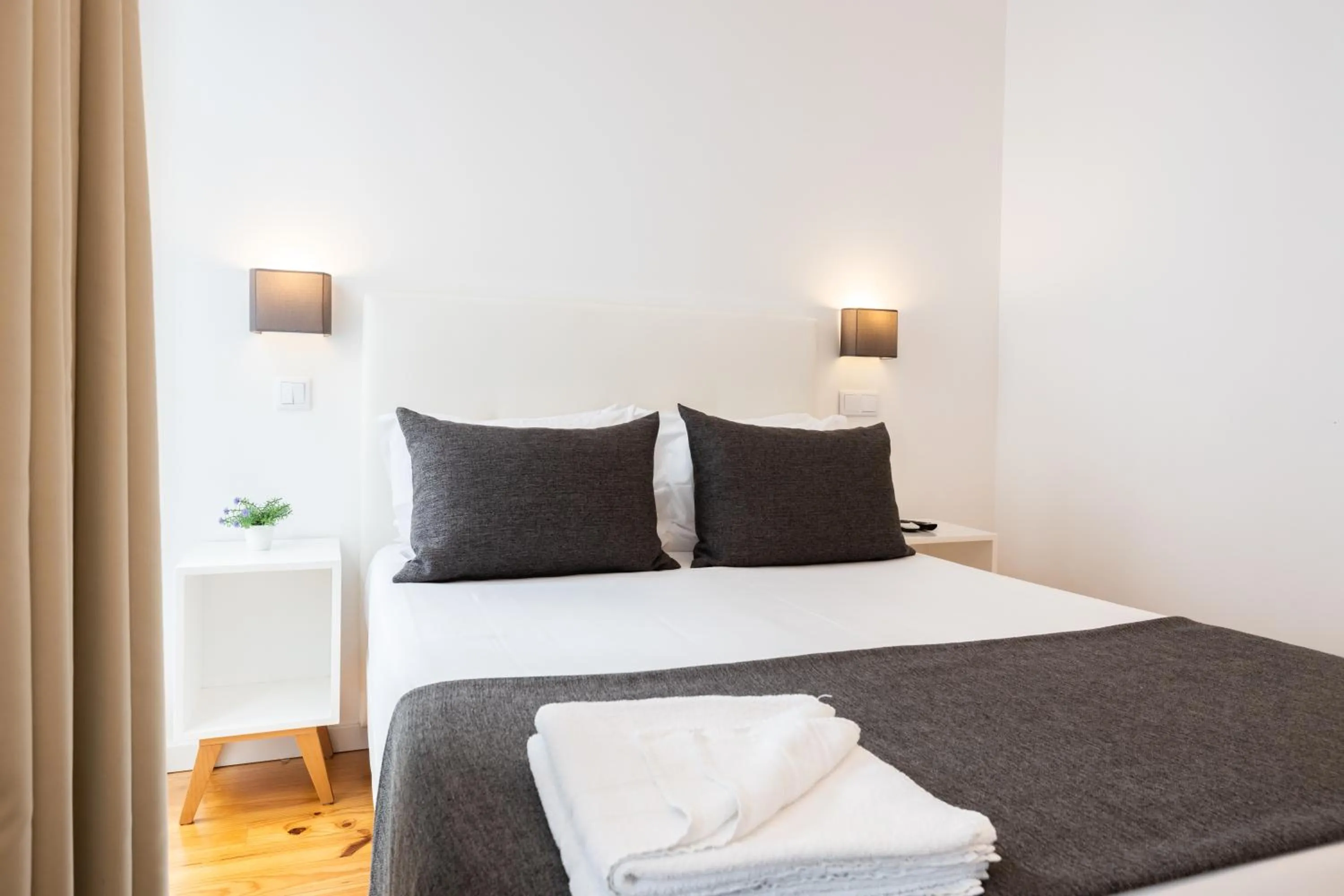 Bedroom, Bed in Mystay Porto Batalha