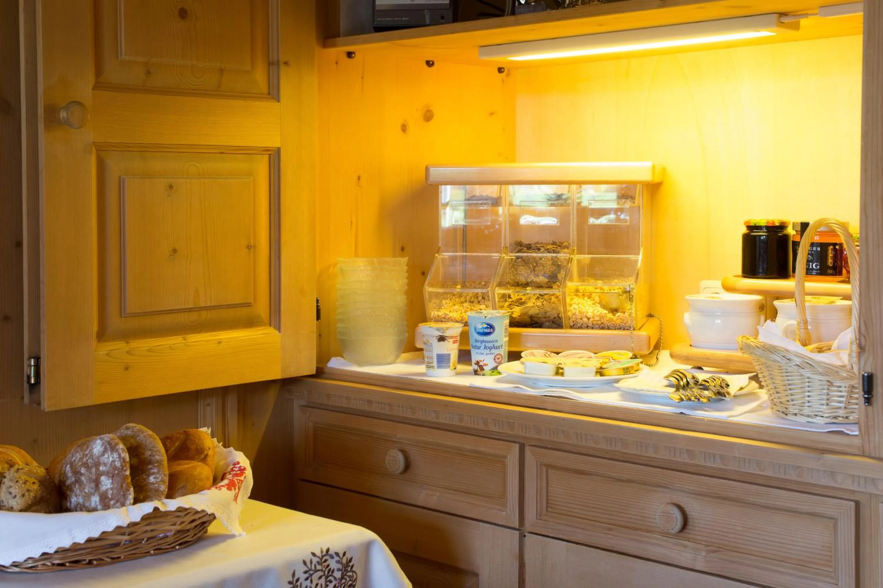 Buffet breakfast in Landhaus Zauser