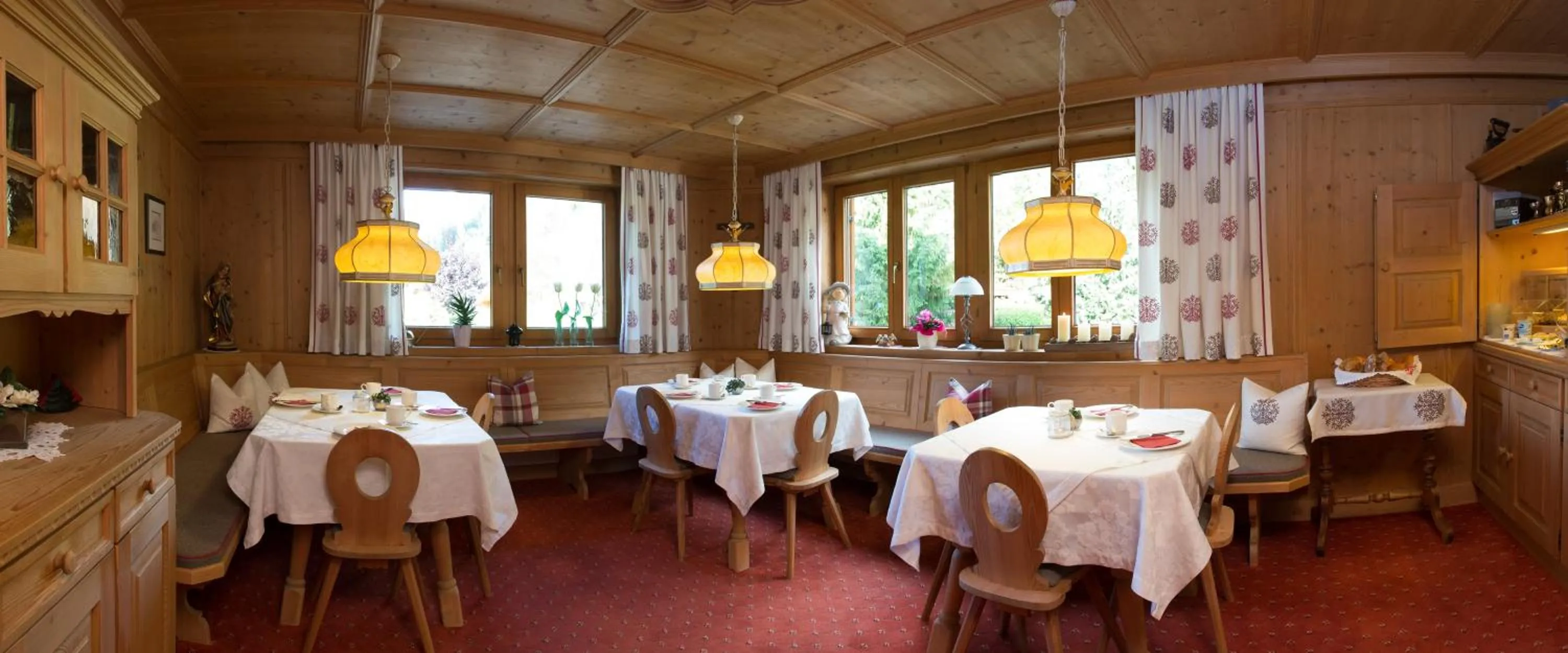 Buffet breakfast in Landhaus Zauser