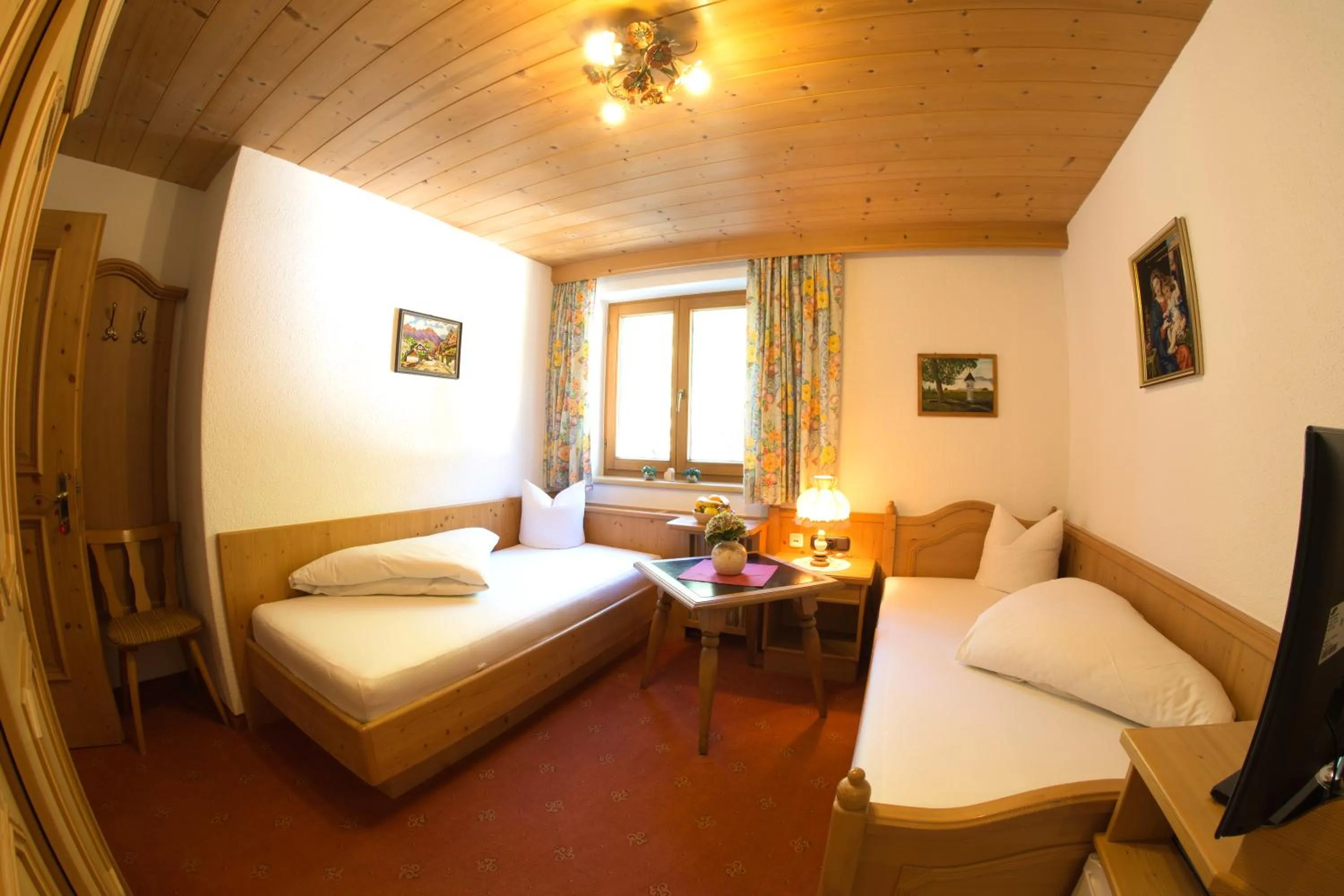 Photo of the whole room in Landhaus Zauser