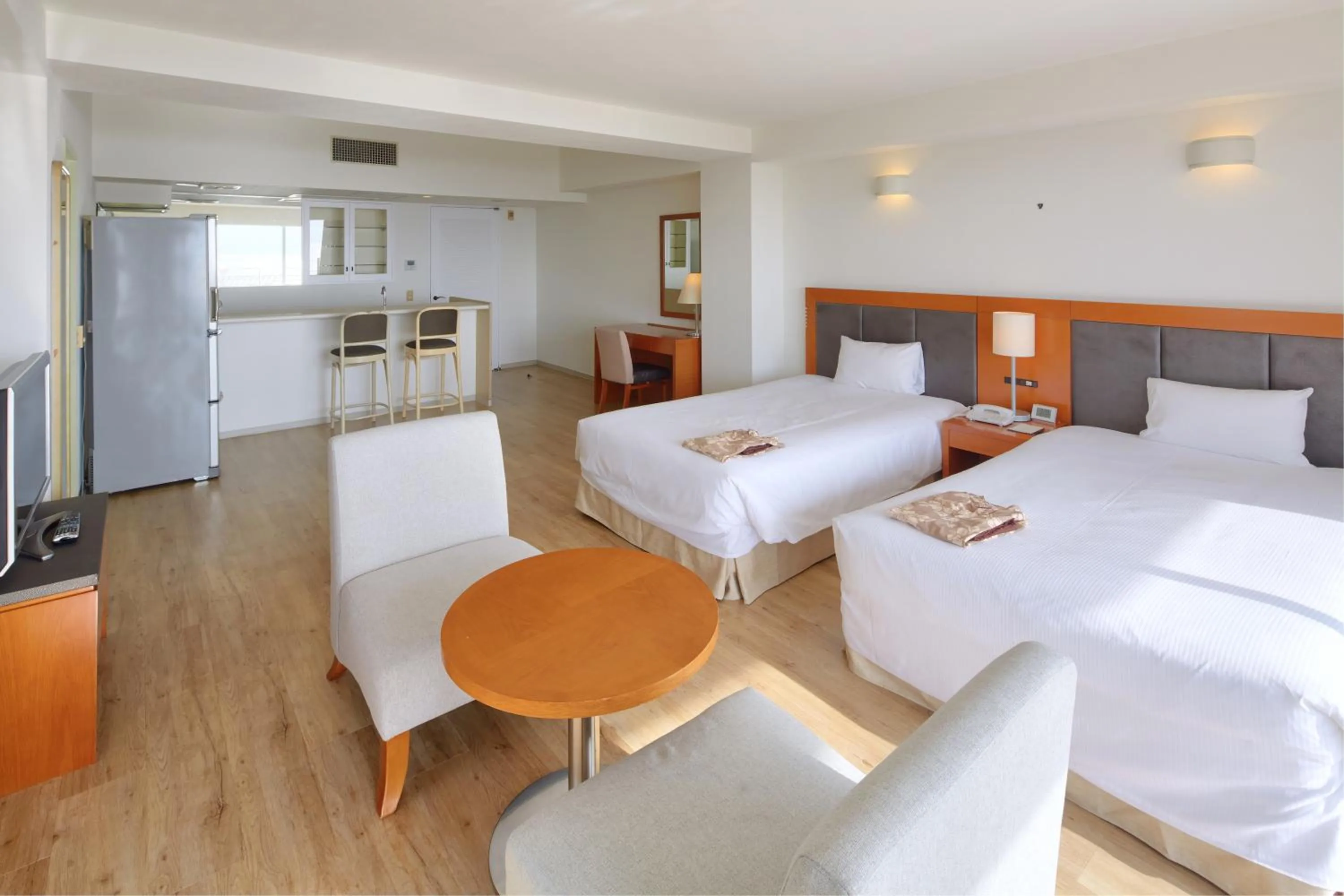 Living room, Bed in Hotel Mahaina Wellness Resorts Okinawa