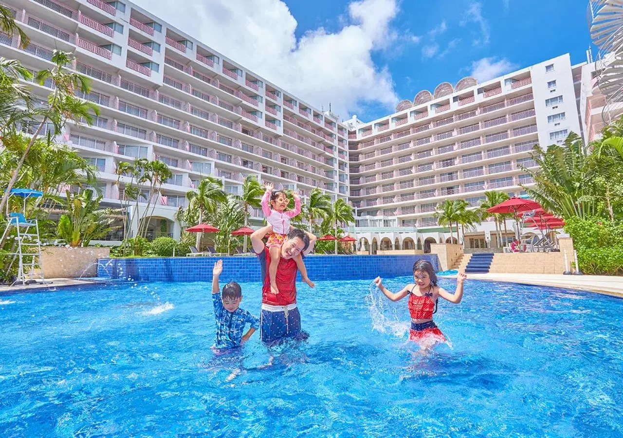 Swimming pool in Hotel Mahaina Wellness Resorts Okinawa Swimming pool in Hotel Mahaina Wellness Resorts Okinawa