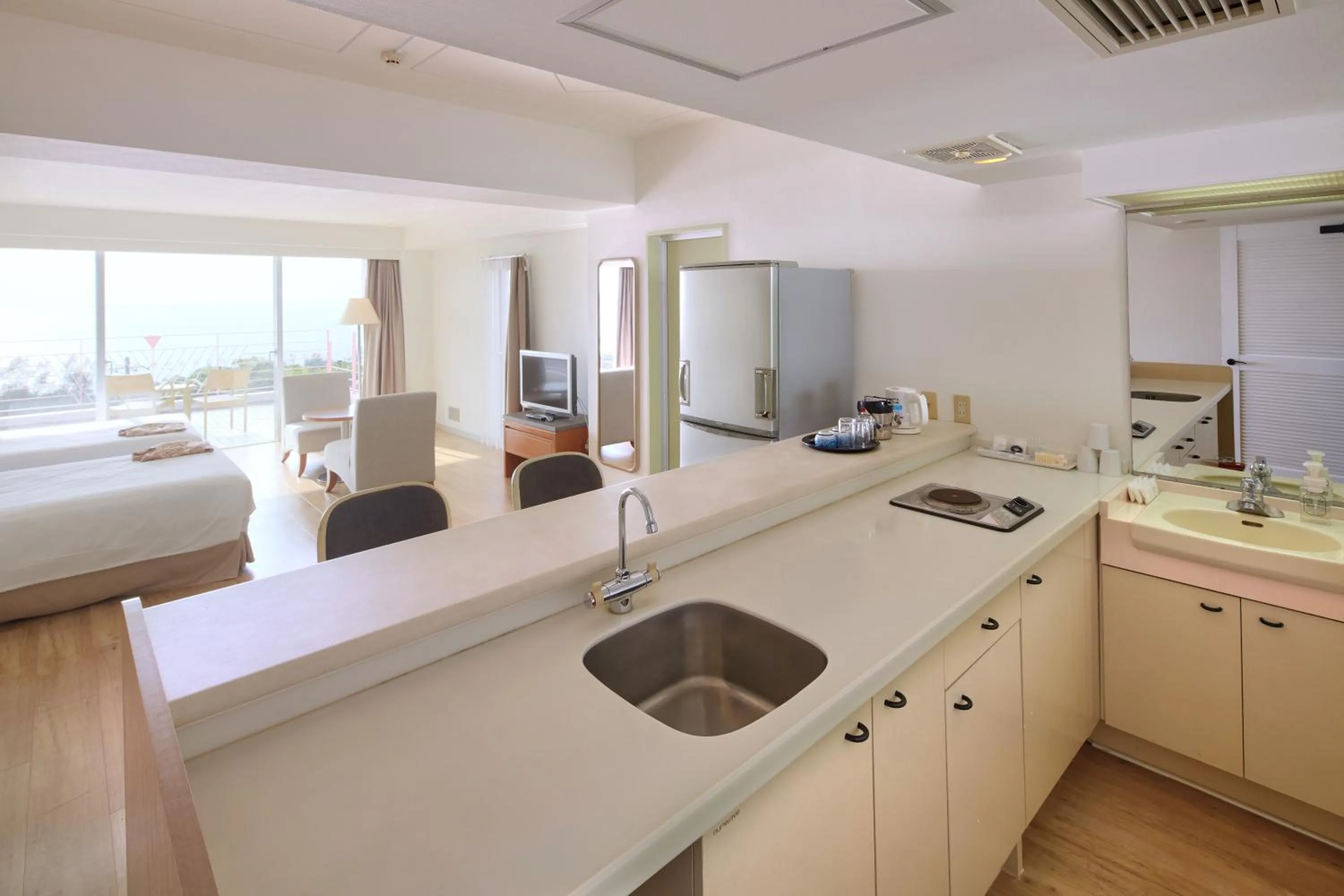 Kitchen or kitchenette, Bed in Hotel Mahaina Wellness Resorts Okinawa