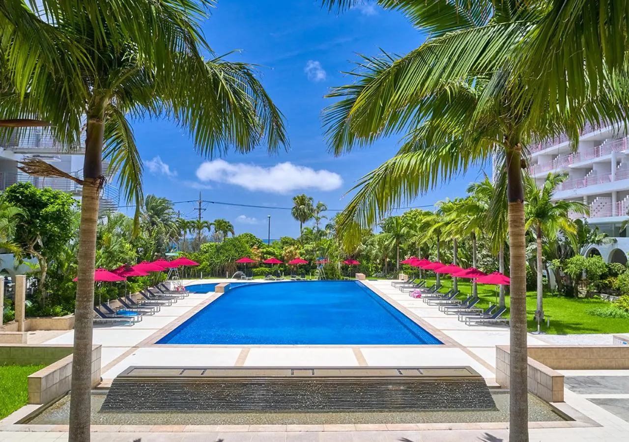 Swimming pool in Hotel Mahaina Wellness Resorts Okinawa