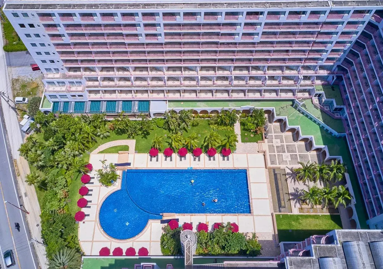 Pool view in Hotel Mahaina Wellness Resorts Okinawa Pool view in Hotel Mahaina Wellness Resorts Okinawa