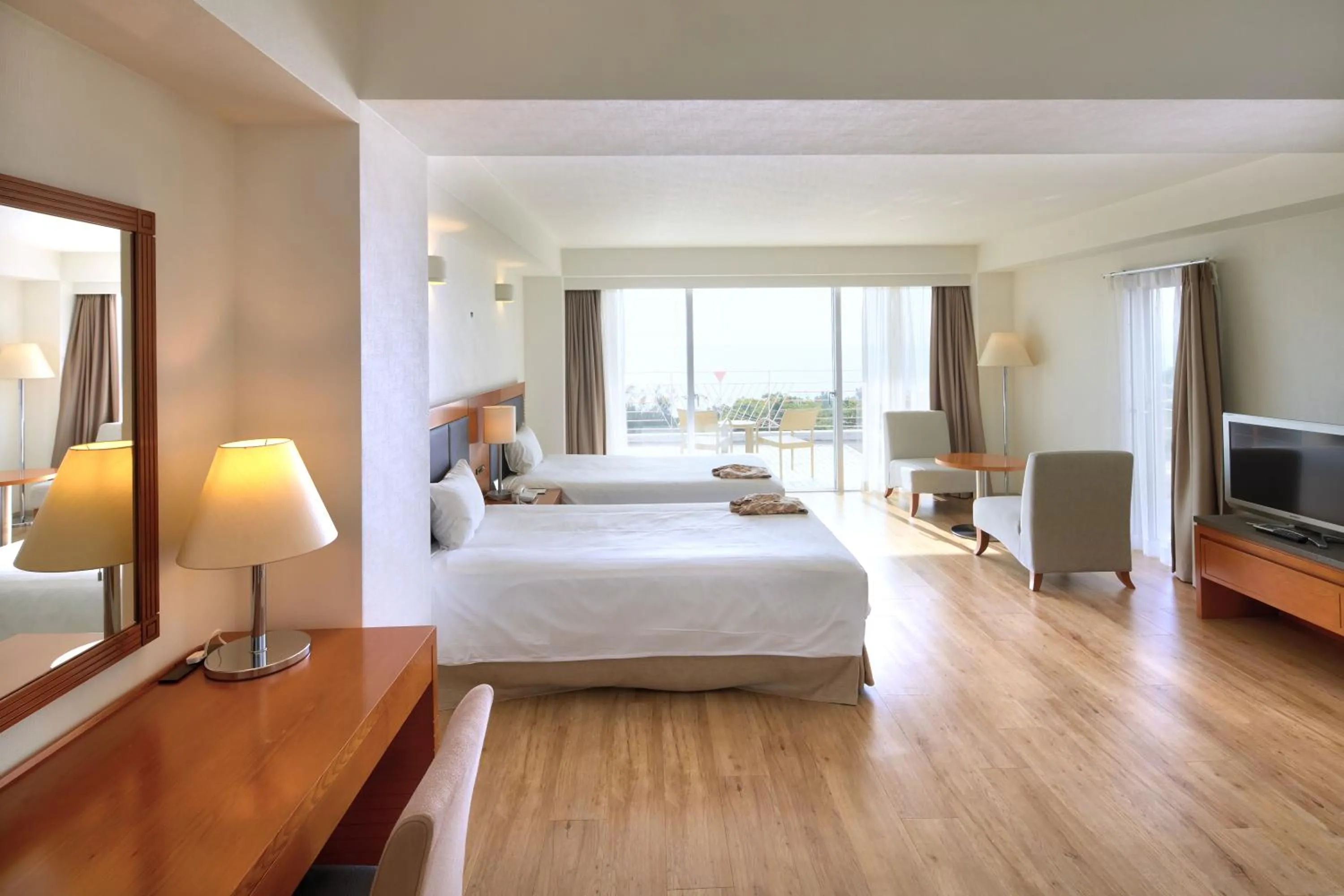 TV and multimedia, Bed in Hotel Mahaina Wellness Resorts Okinawa