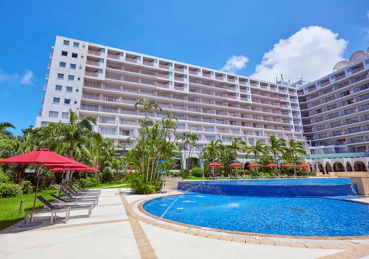 Swimming pool in Hotel Mahaina Wellness Resorts Okinawa