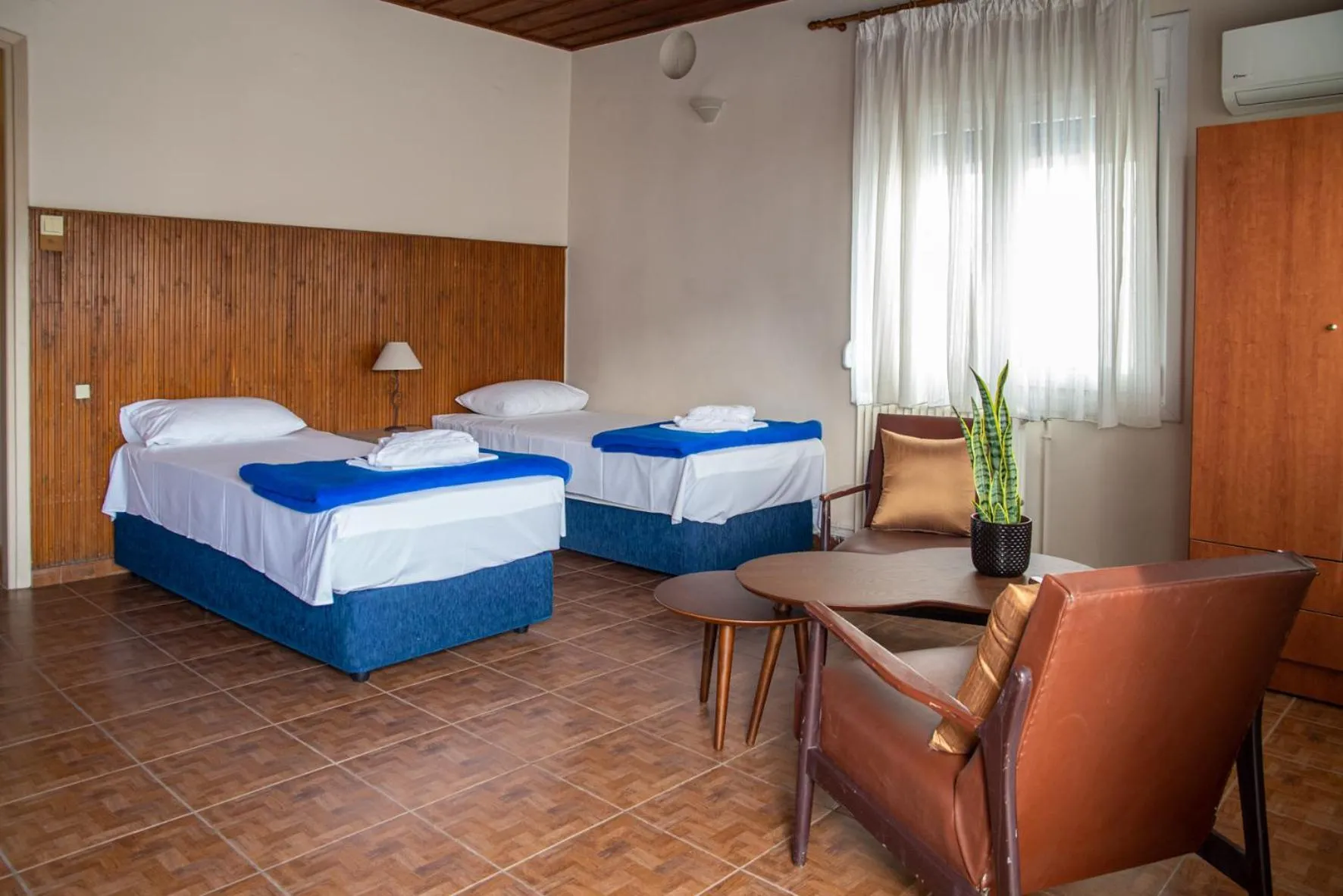 Photo of the whole room, Bed in Hôtel Argo