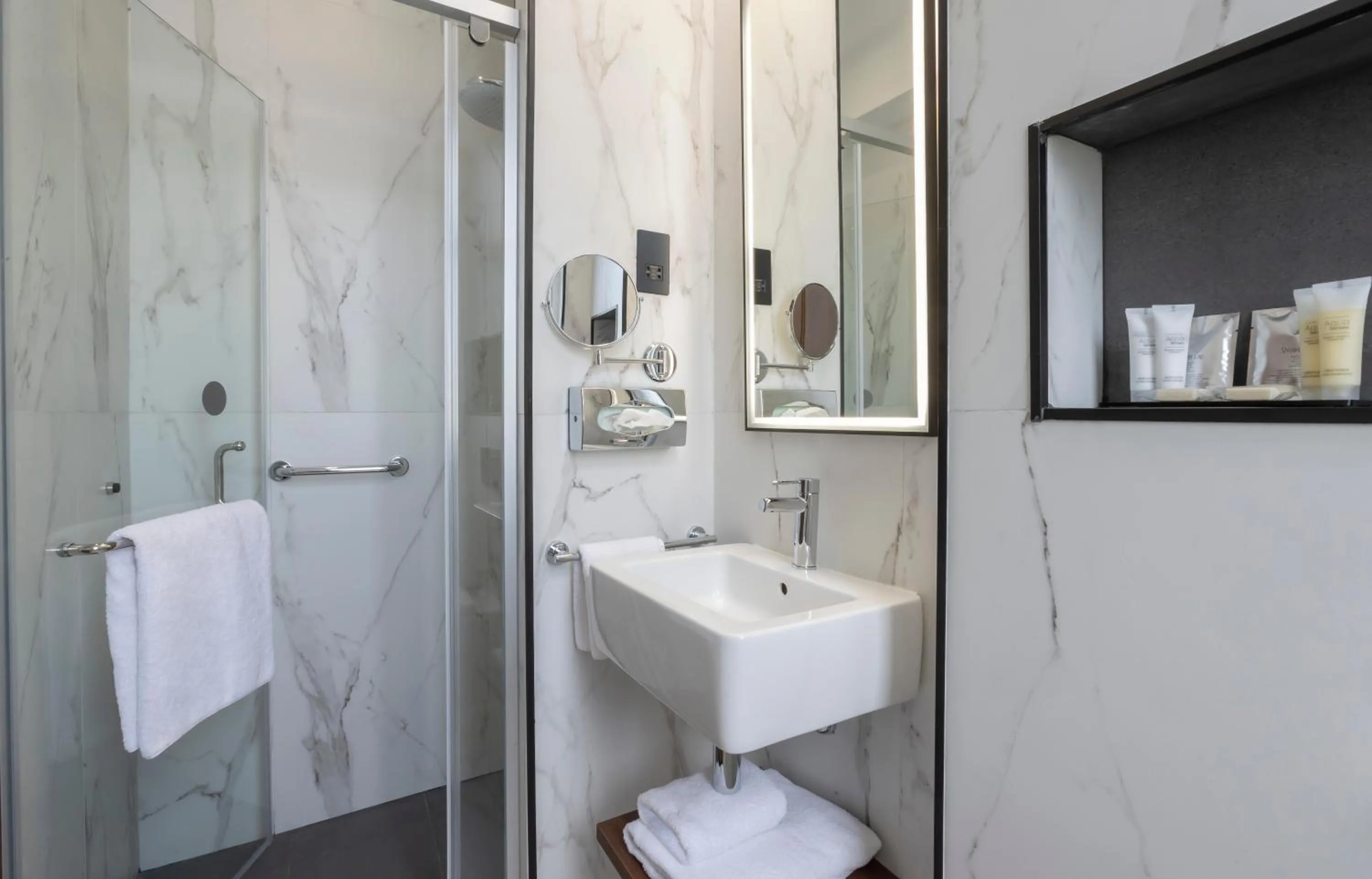 Bathroom in Riu Plaza The Gresham Dublin