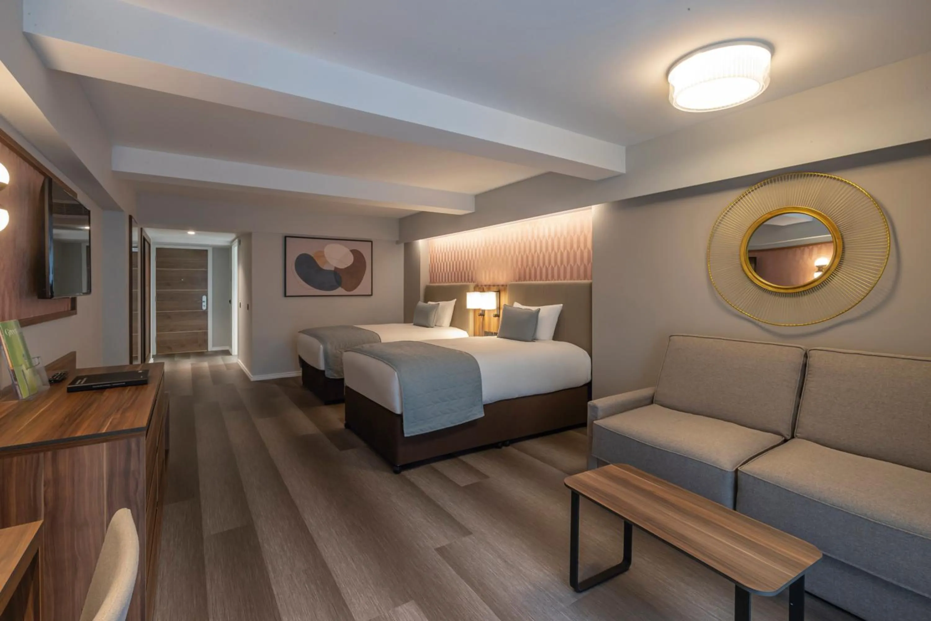 Bedroom, Bed in Riu Plaza The Gresham Dublin