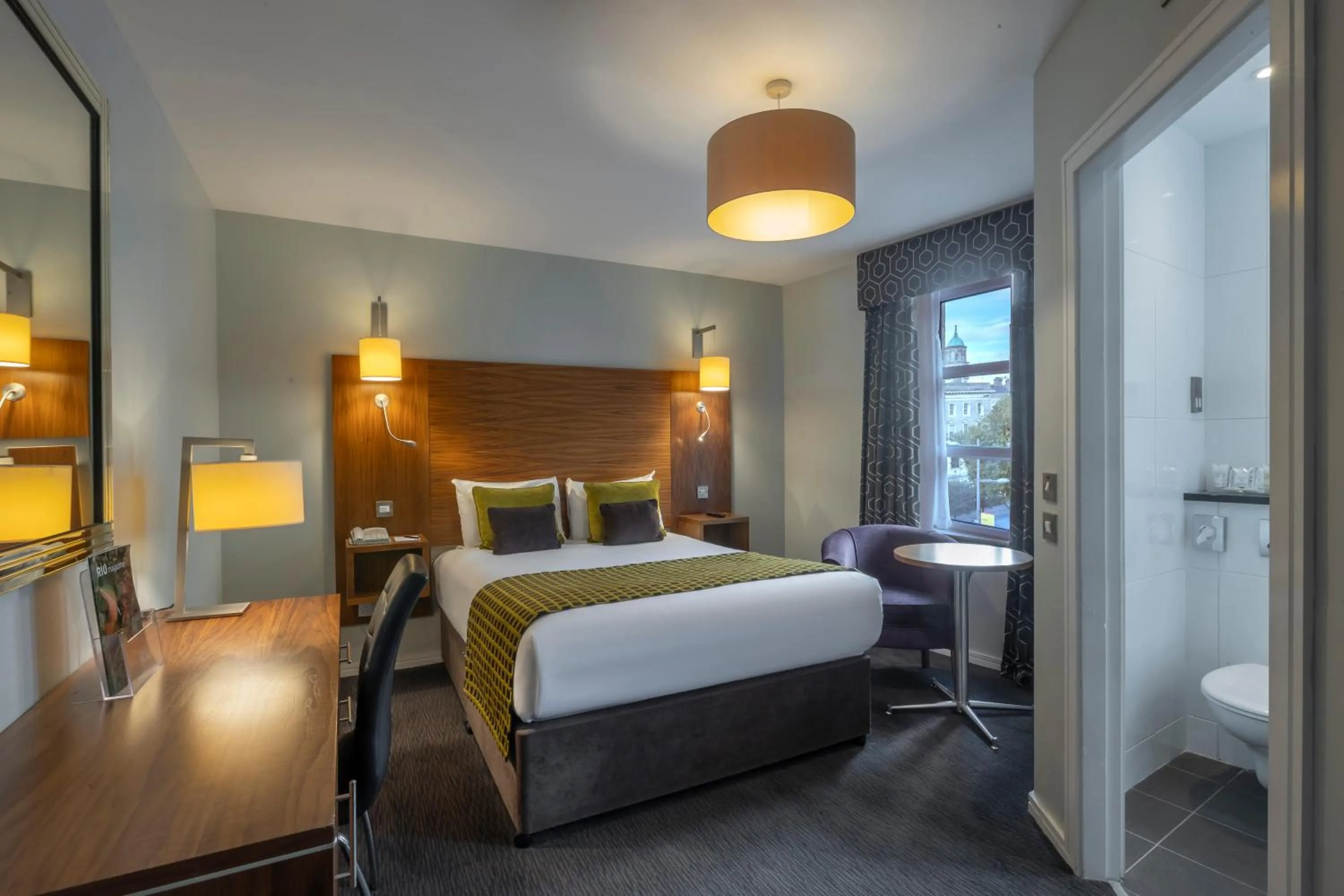 Photo of the whole room, Bed in Riu Plaza The Gresham Dublin