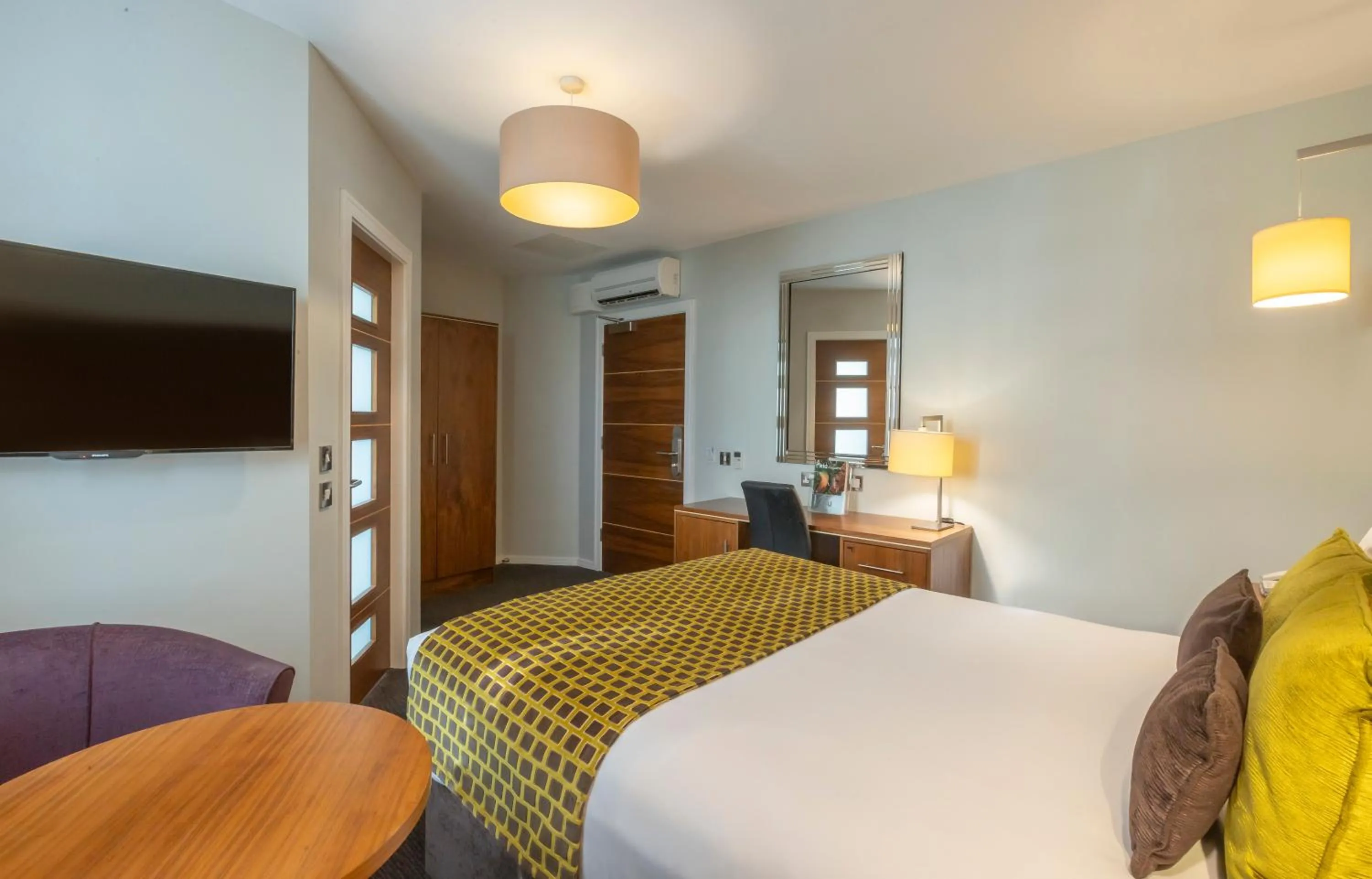 Photo of the whole room, Bed in Riu Plaza The Gresham Dublin