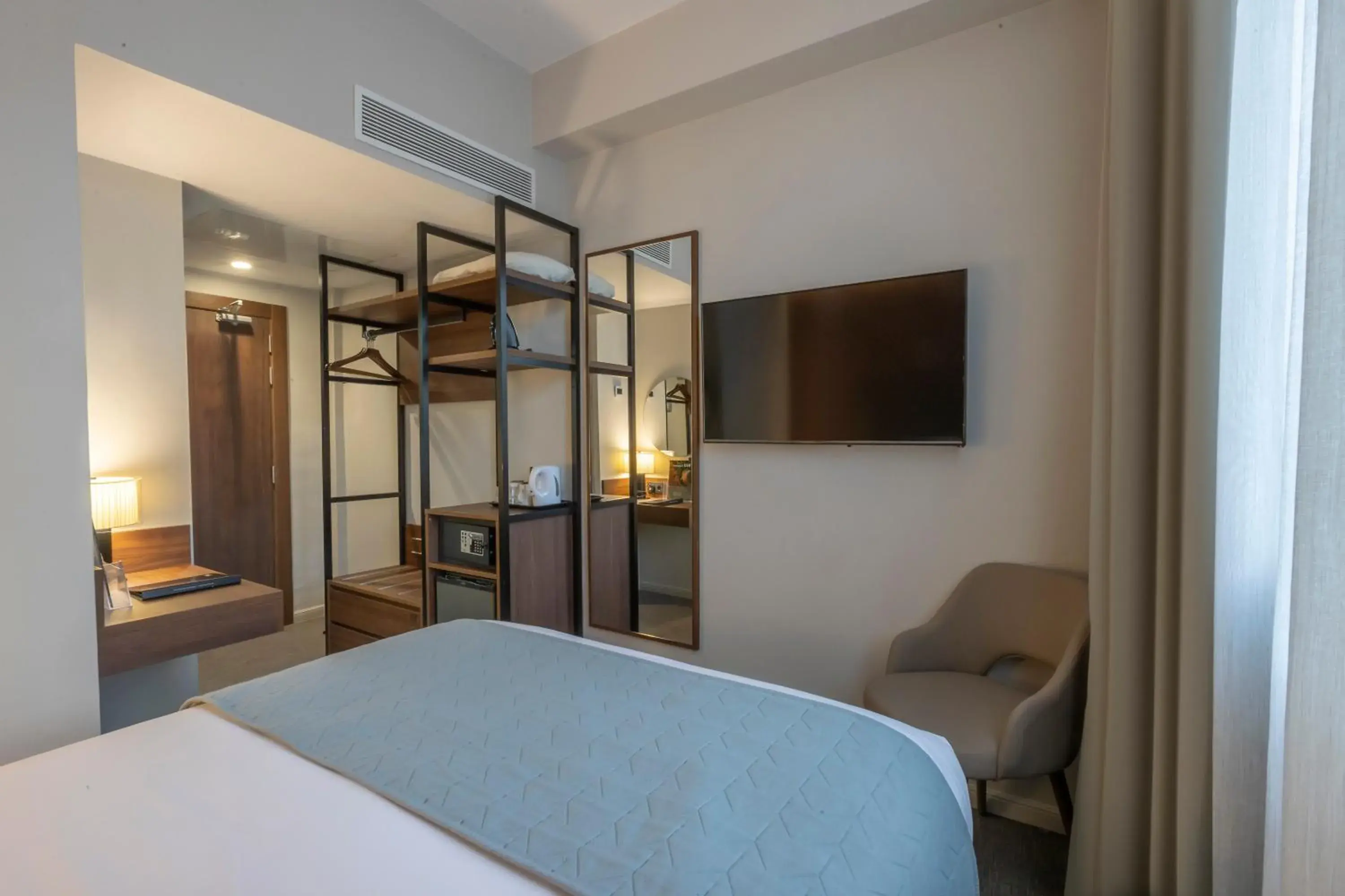 Photo of the whole room, Bed in Riu Plaza The Gresham Dublin Photo of the whole room, Bed in Riu Plaza The Gresham Dublin