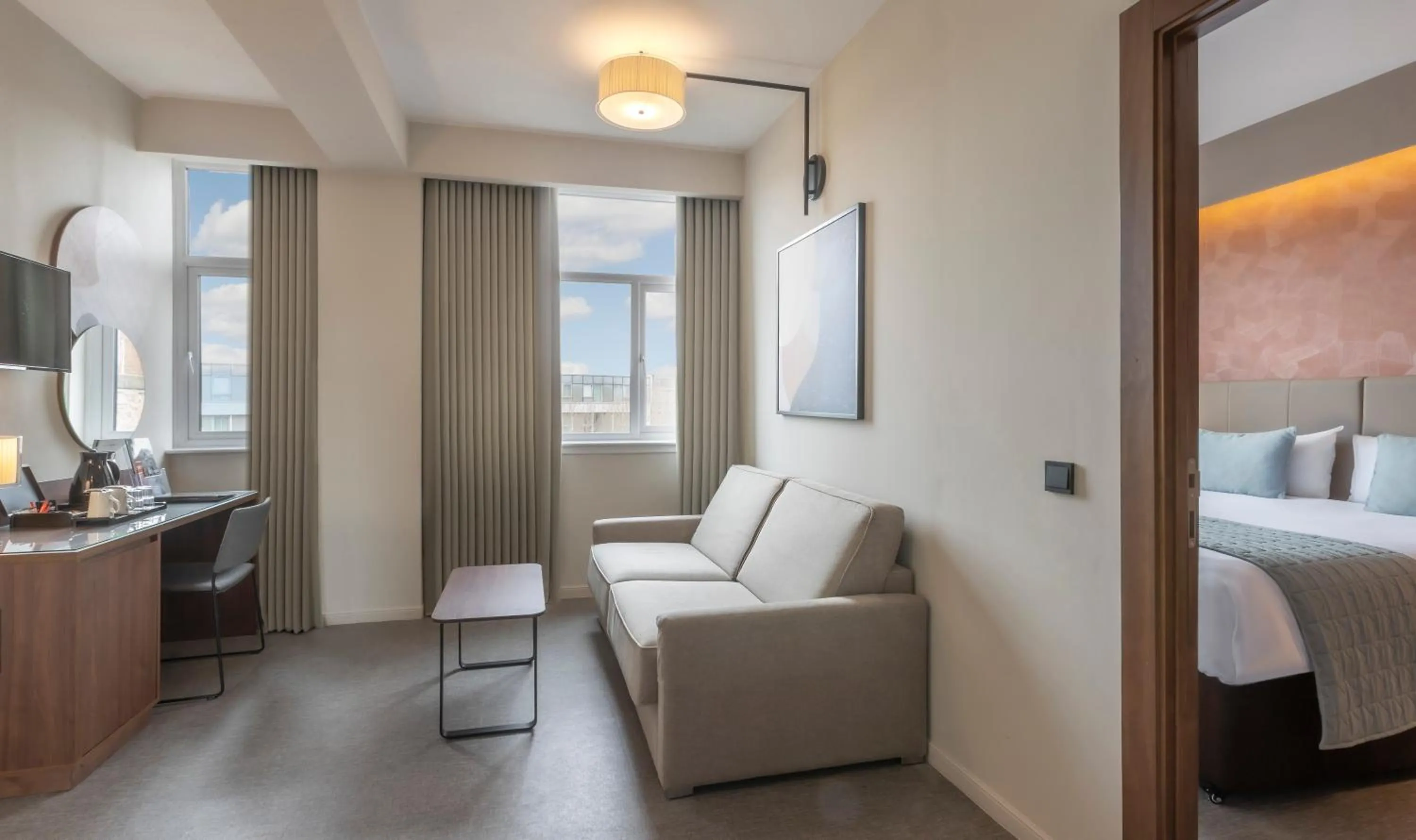 Bedroom, Bed in Riu Plaza The Gresham Dublin