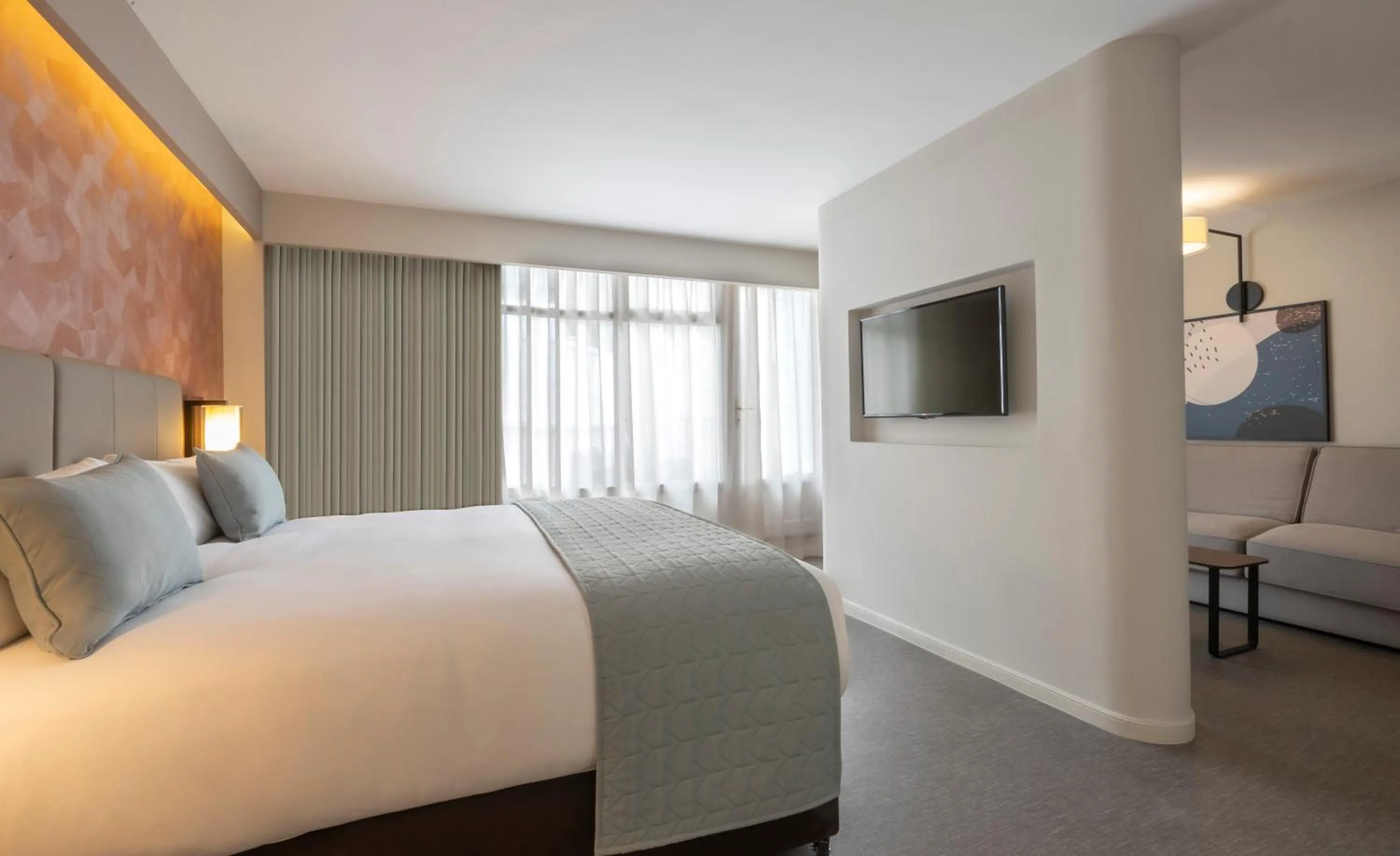 Bedroom, Bed in Riu Plaza The Gresham Dublin