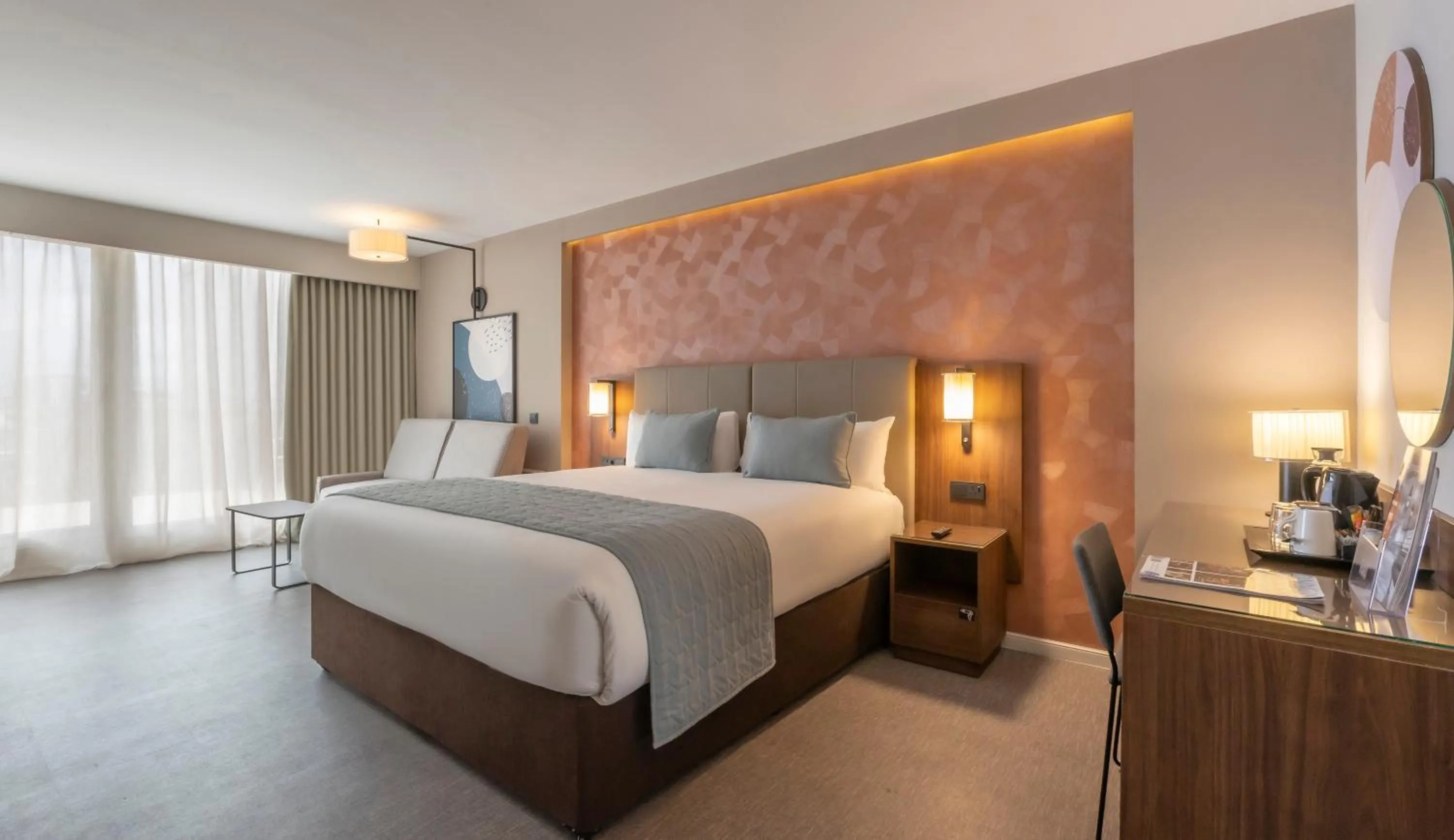 Bedroom, Bed in Riu Plaza The Gresham Dublin