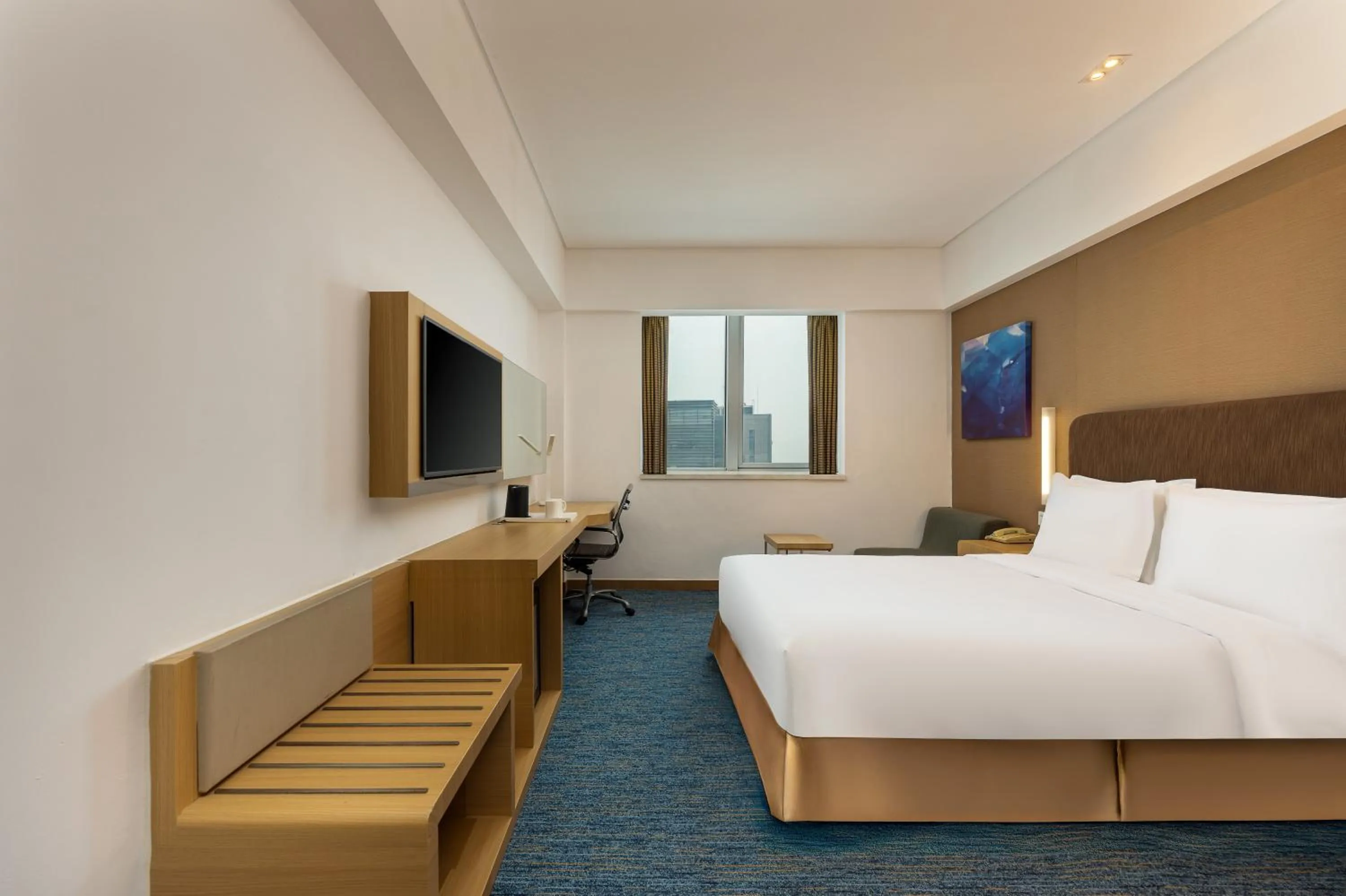 Hot Tub, Bed in Holiday Inn Express Shanghai Jinsha by IHG