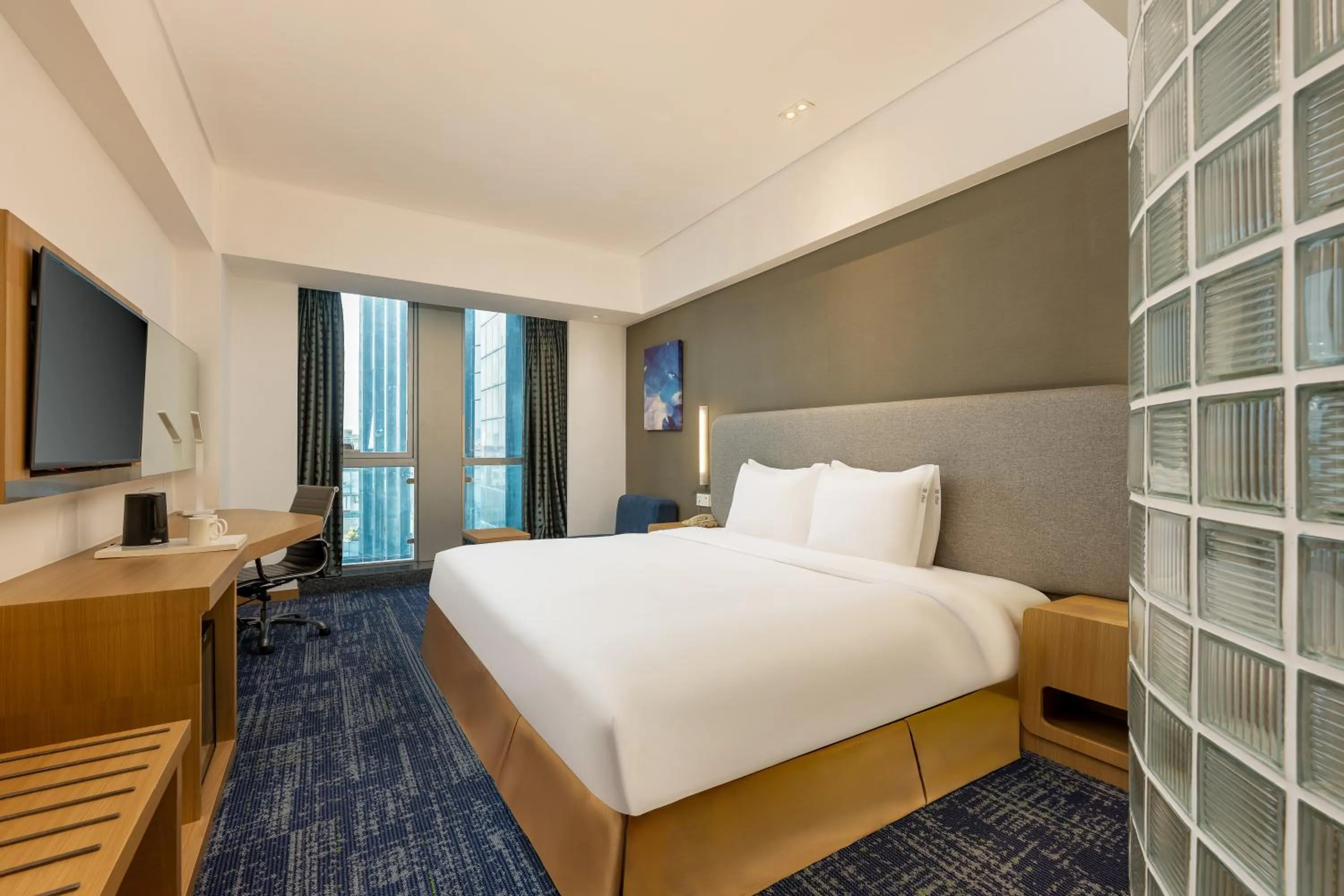 Bed in Holiday Inn Express Shanghai Jinsha by IHG