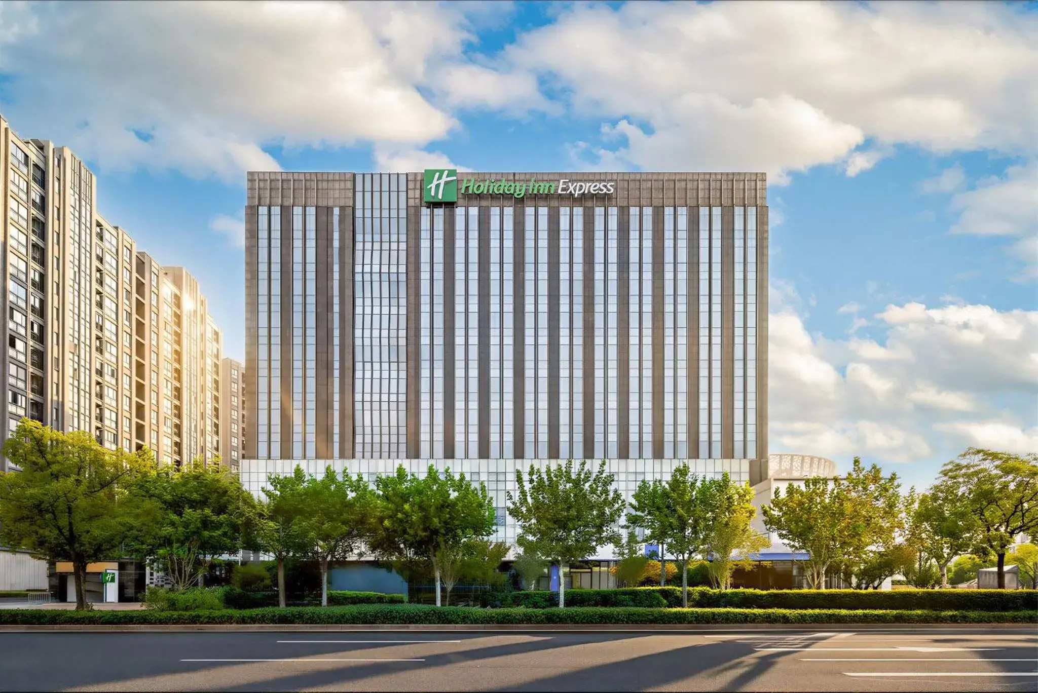 Property building in Holiday Inn Express Shanghai Jinsha by IHG Property building in Holiday Inn Express Shanghai Jinsha by IHG