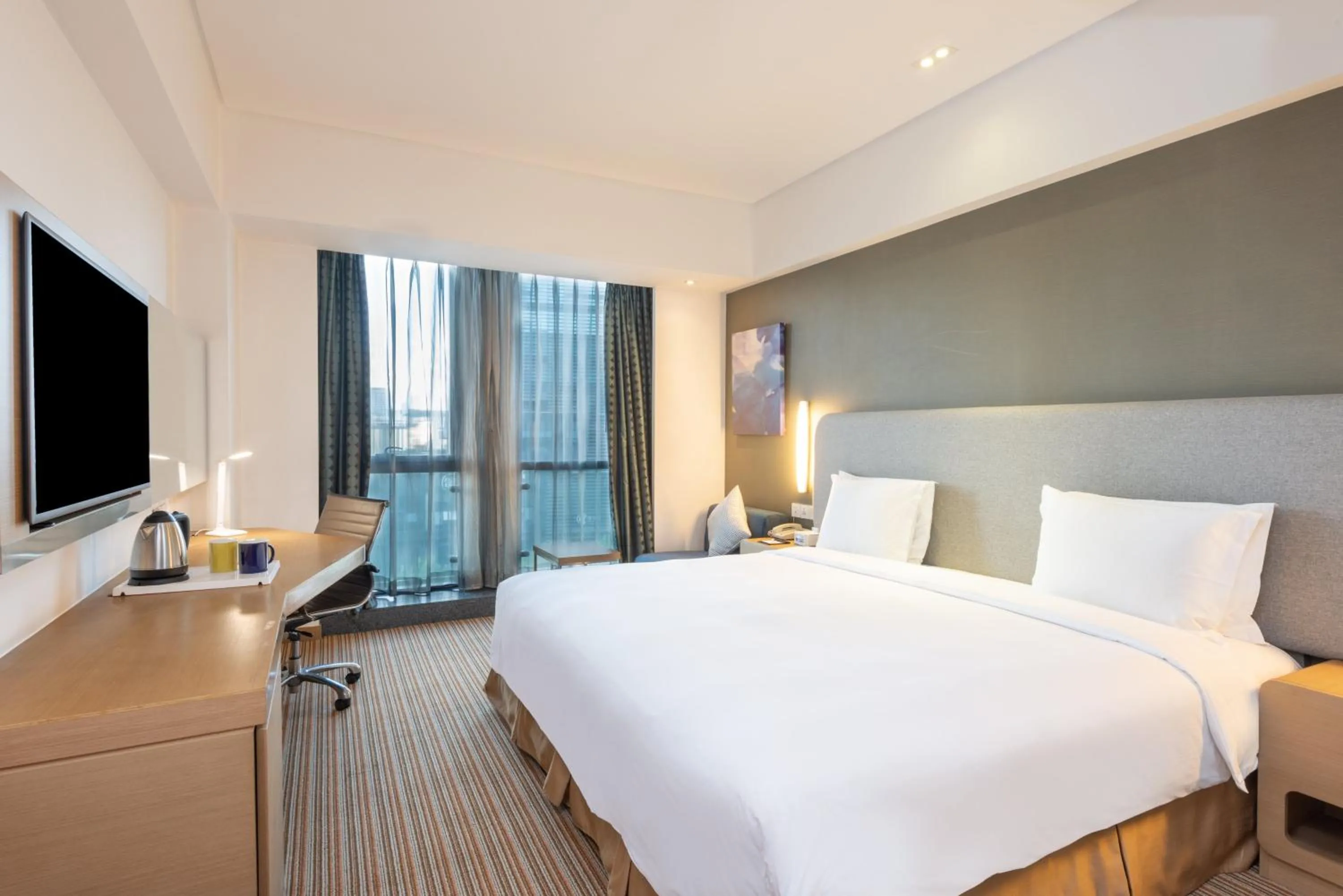 Photo of the whole room, Bed in Holiday Inn Express Shanghai Jinsha by IHG
