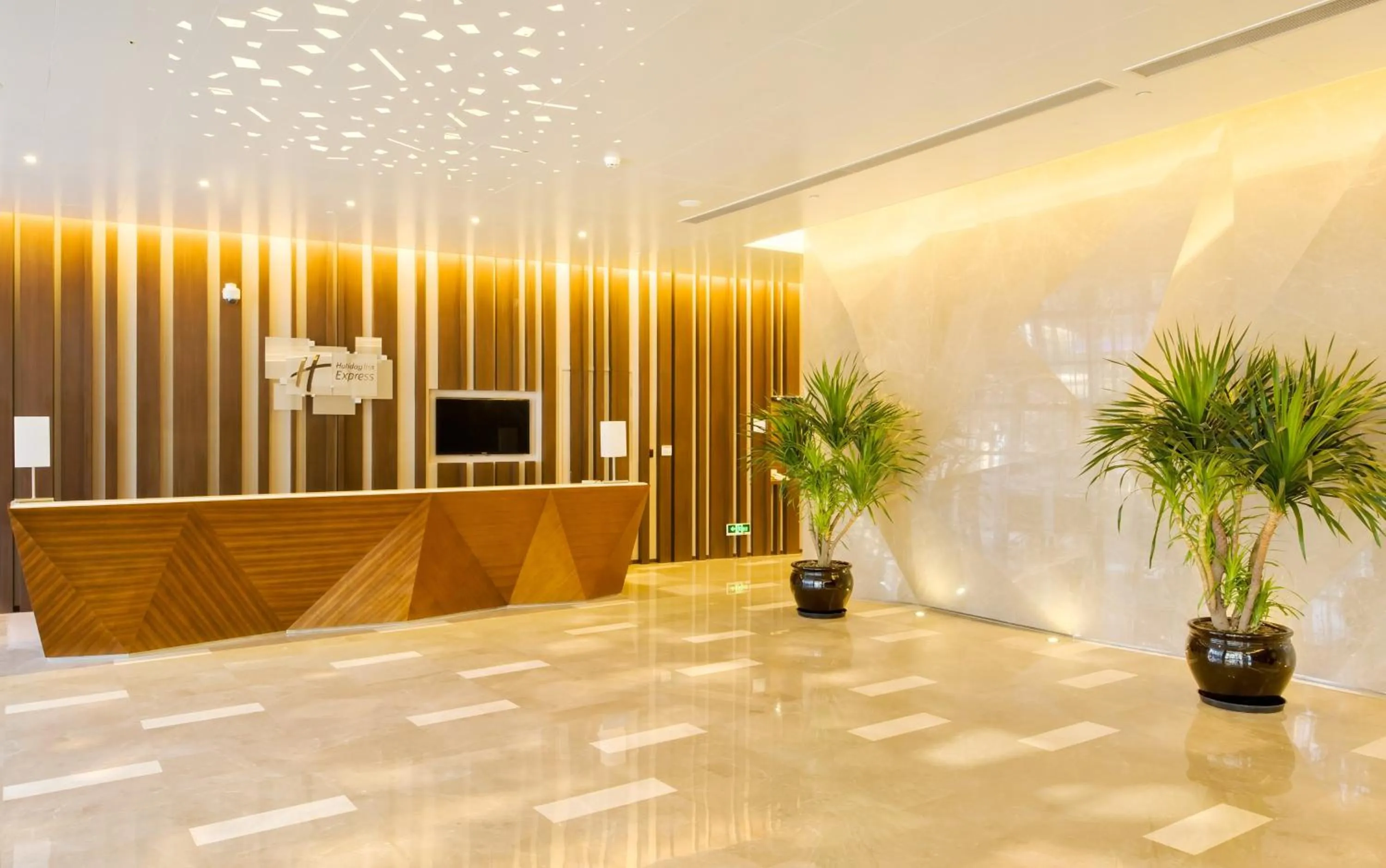 Lobby or reception in Holiday Inn Express Shanghai Jinsha by IHG