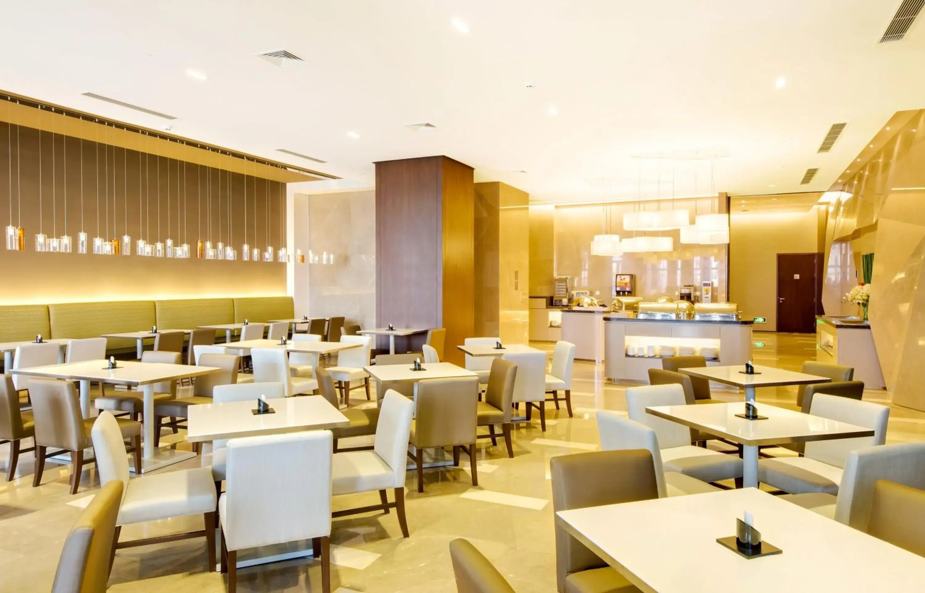 Restaurant/places to eat in Holiday Inn Express Shanghai Jinsha by IHG Restaurant/places to eat in Holiday Inn Express Shanghai Jinsha by IHG