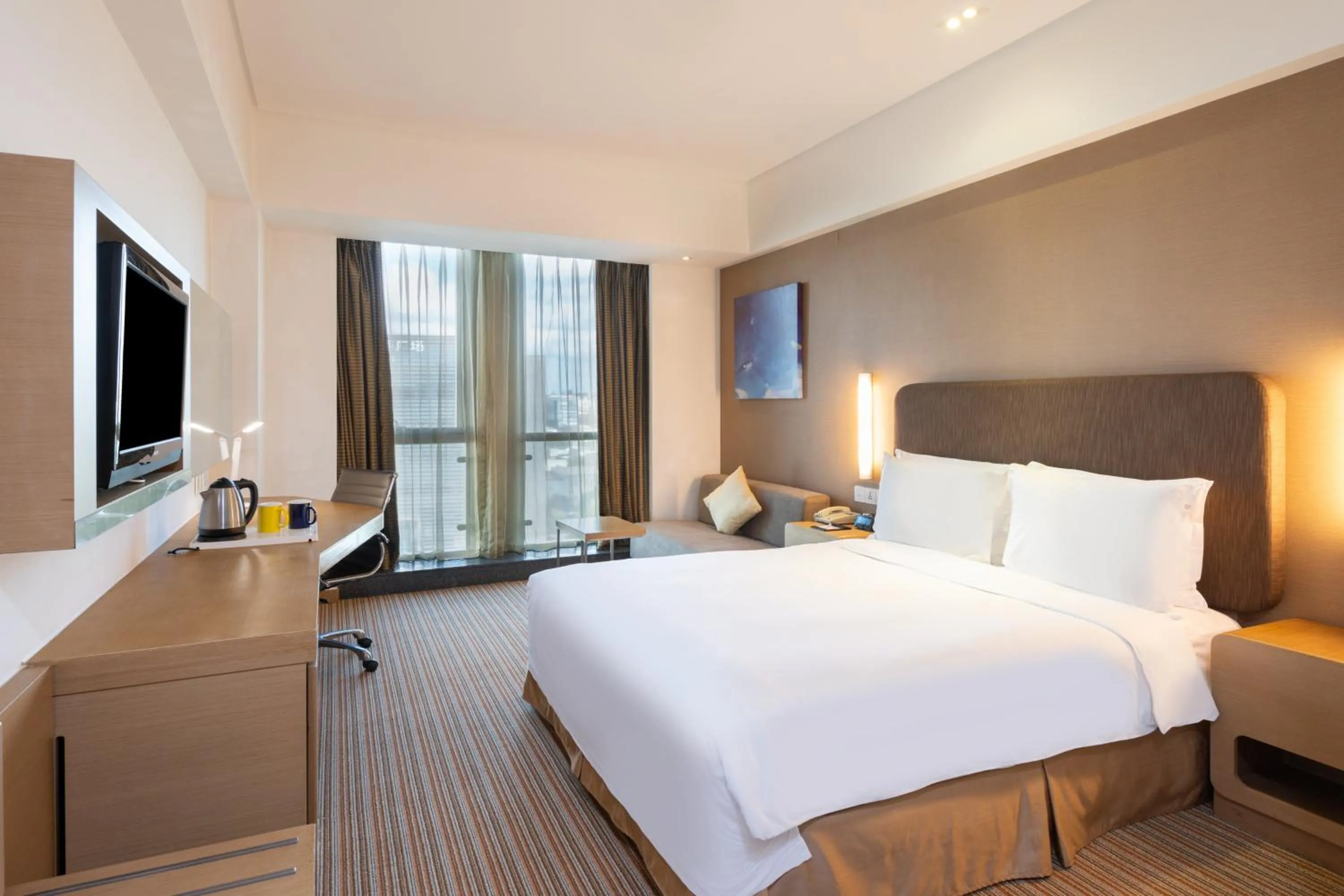 Photo of the whole room, Bed in Holiday Inn Express Shanghai Jinsha by IHG