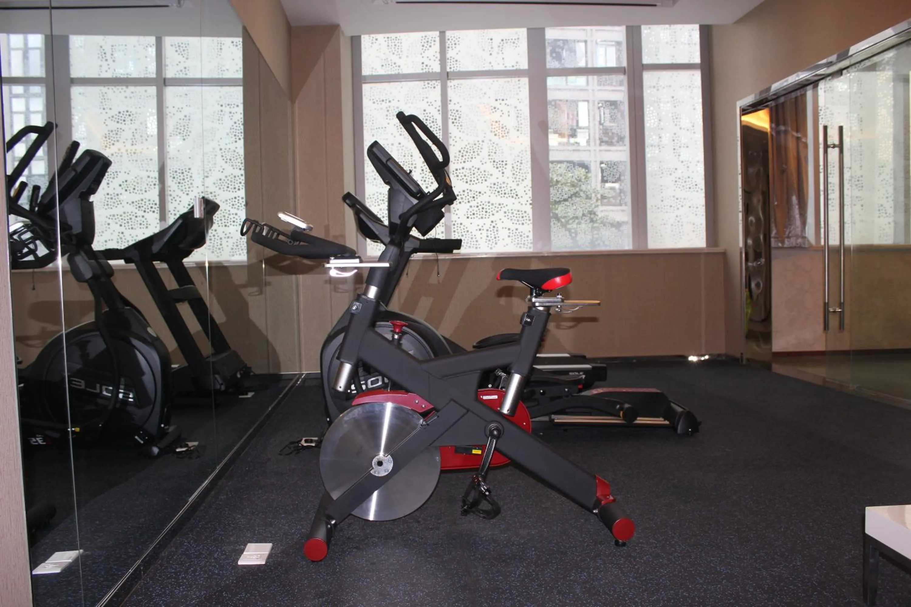 Fitness centre/facilities in Holiday Inn Express Shanghai Jinsha by IHG