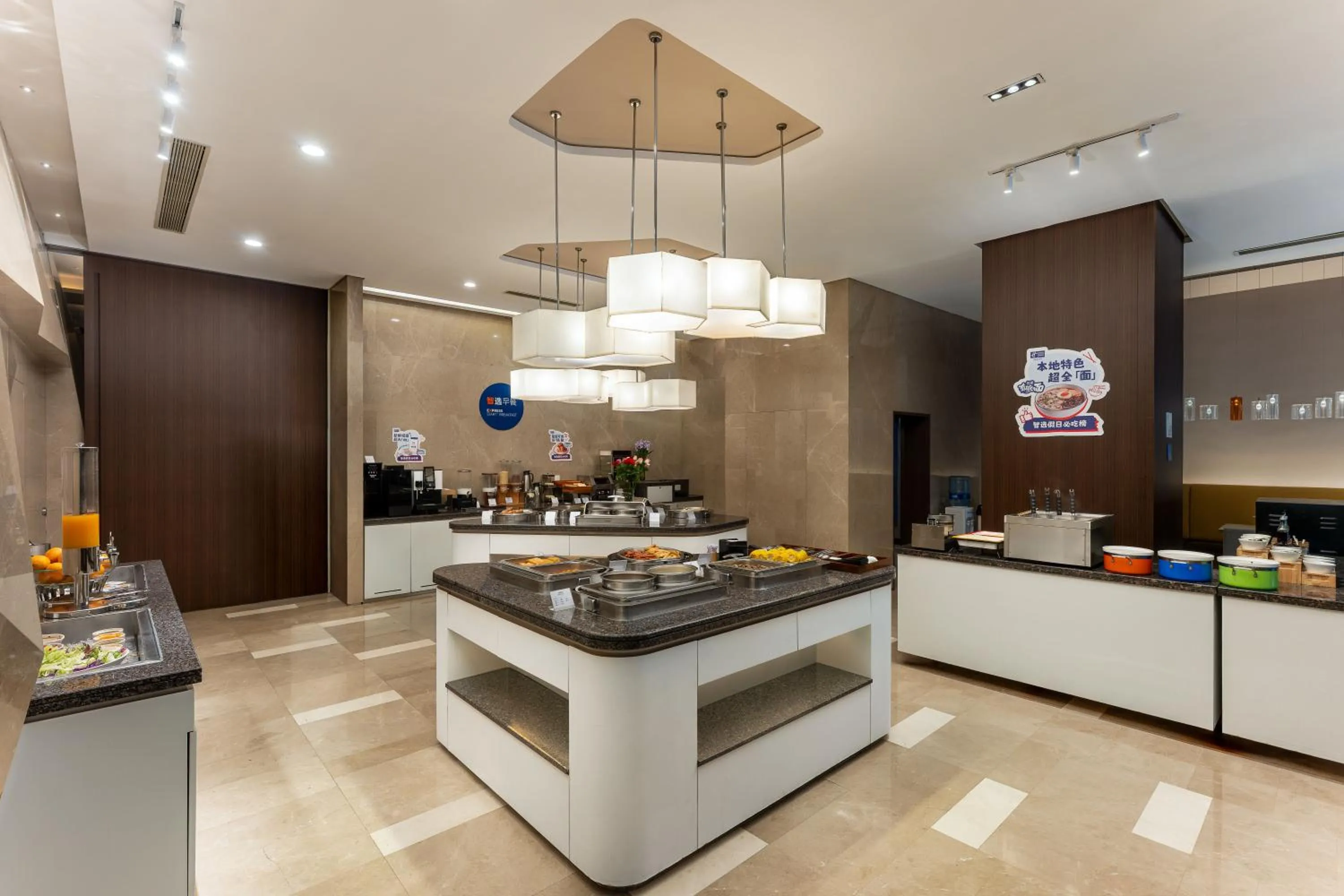 Restaurant/places to eat in Holiday Inn Express Shanghai Jinsha by IHG