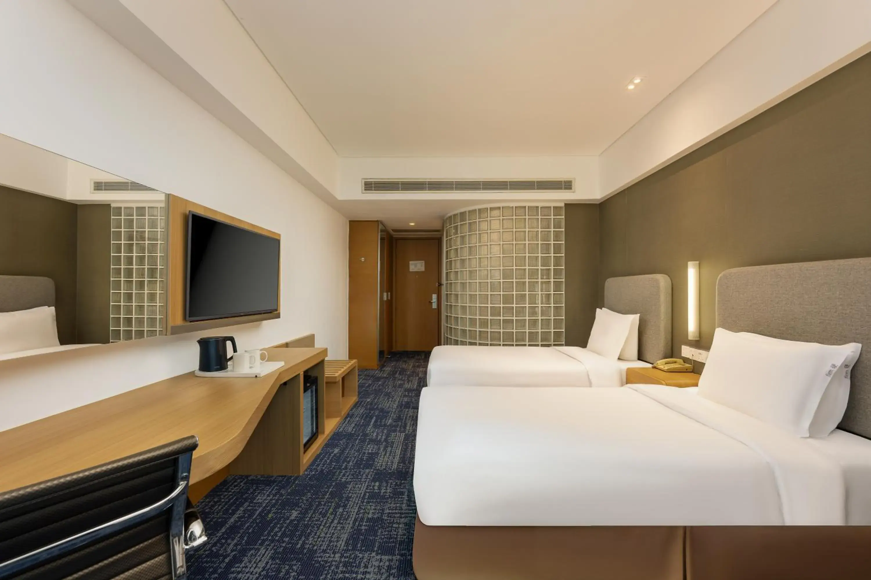 Hot Tub, Bed in Holiday Inn Express Shanghai Jinsha by IHG Hot Tub, Bed in Holiday Inn Express Shanghai Jinsha by IHG
