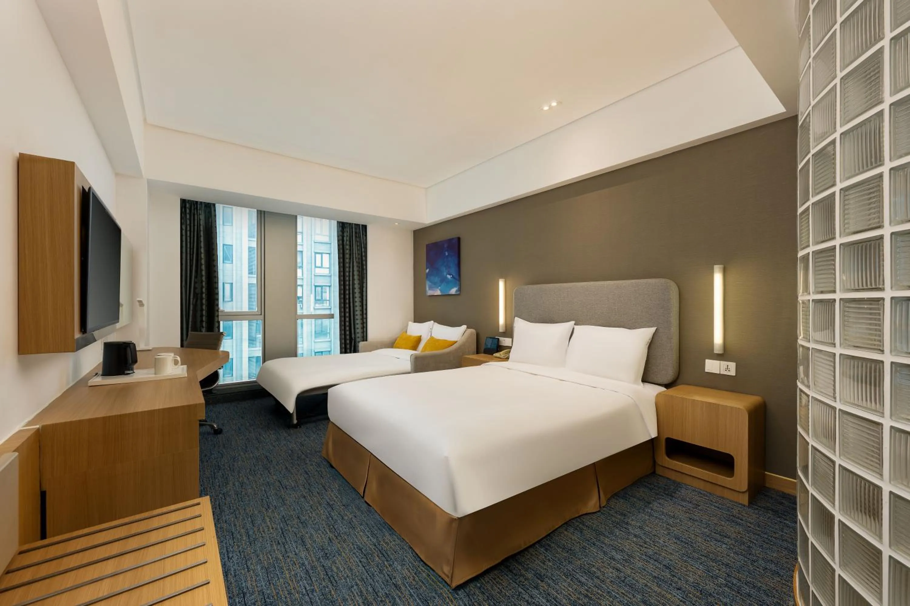 Hot Tub, Bed in Holiday Inn Express Shanghai Jinsha by IHG