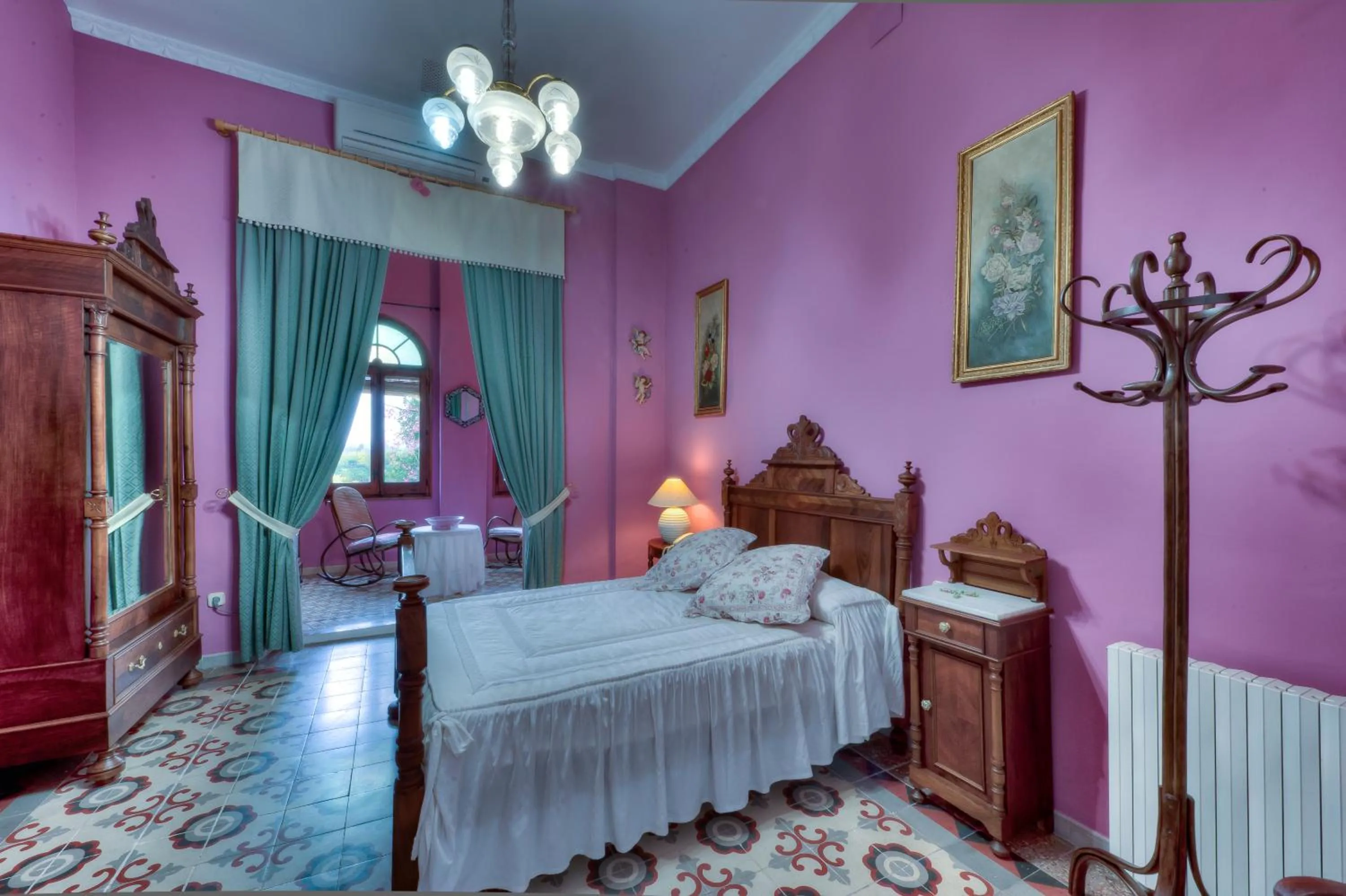 Double Room with Garden View - single occupancy in Hotel Casa Ceremines