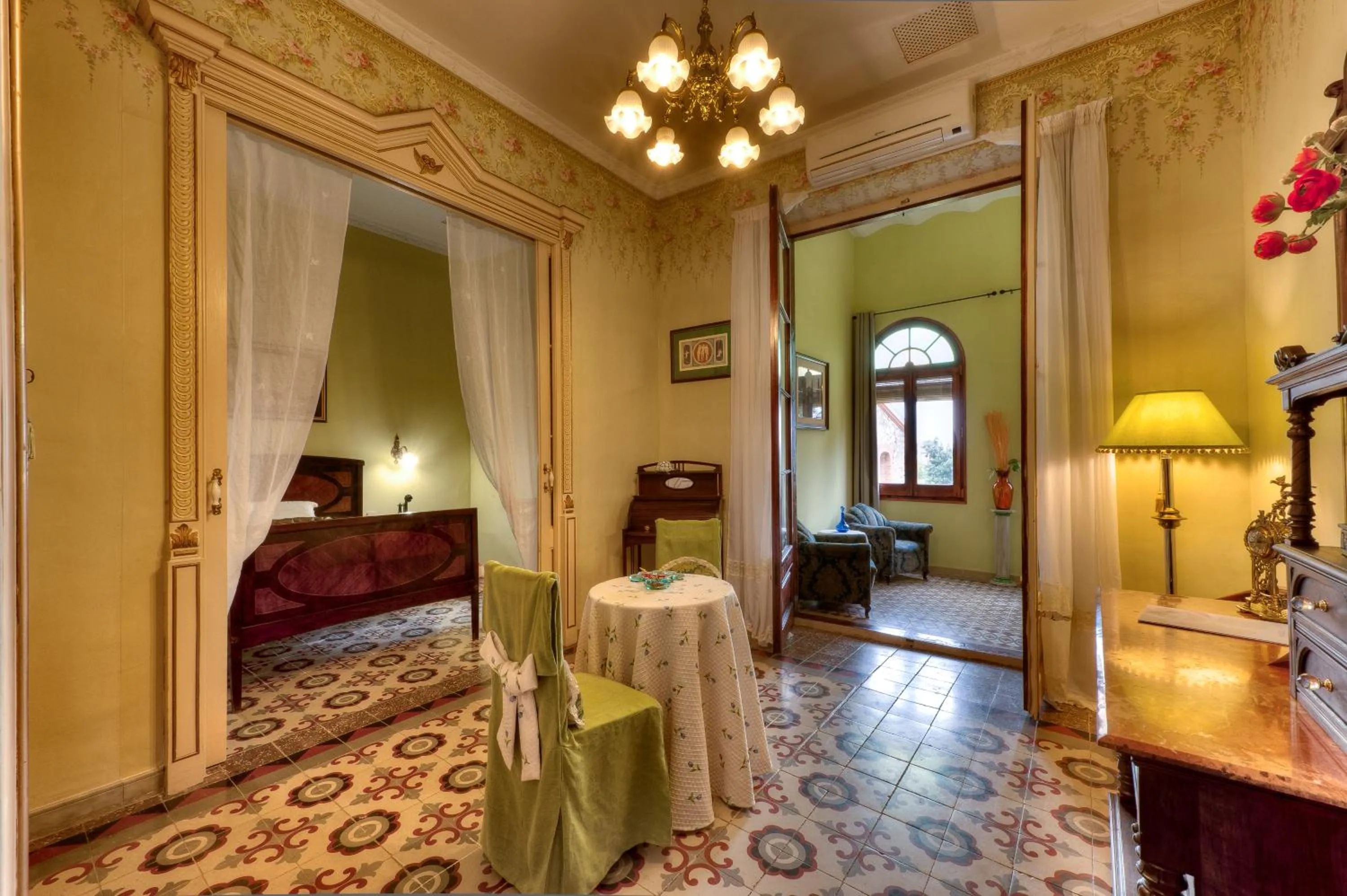 Double Room with Bath - single occupancy in Hotel Casa Ceremines