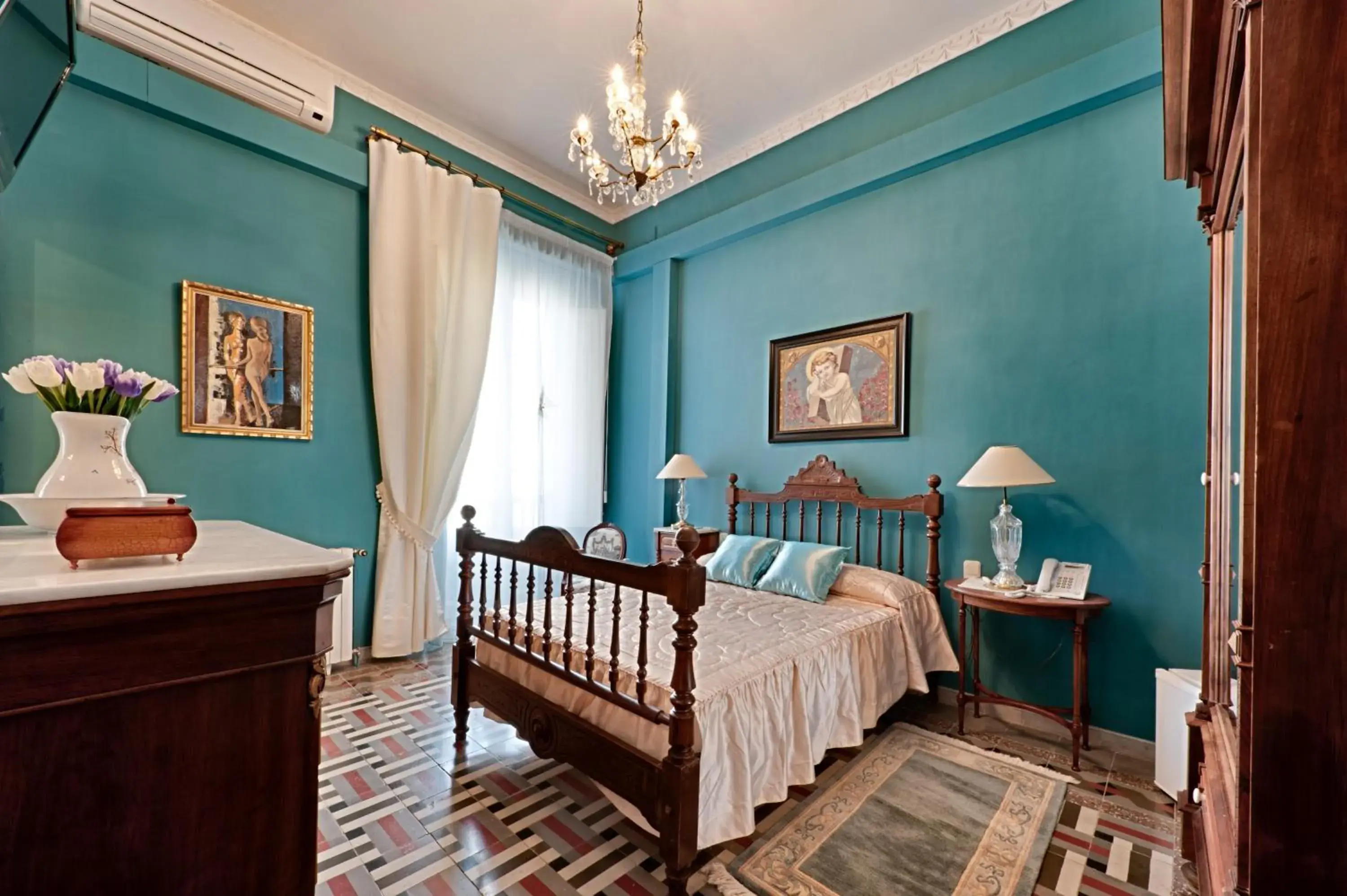 Family Room with Bath - single occupancy in Hotel Casa Ceremines Family Room with Bath - single occupancy in Hotel Casa Ceremines