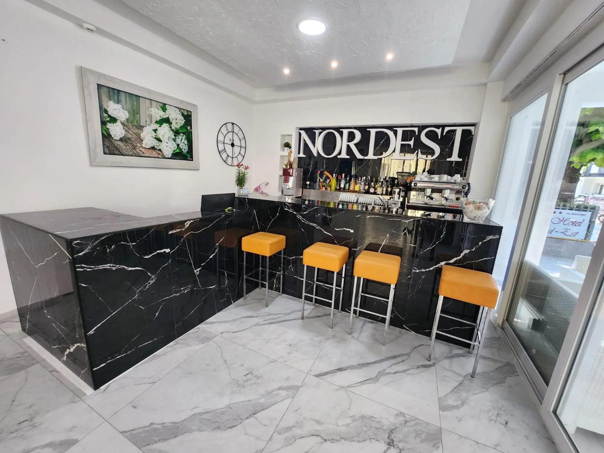 Lounge or bar in Hotel Nord Est