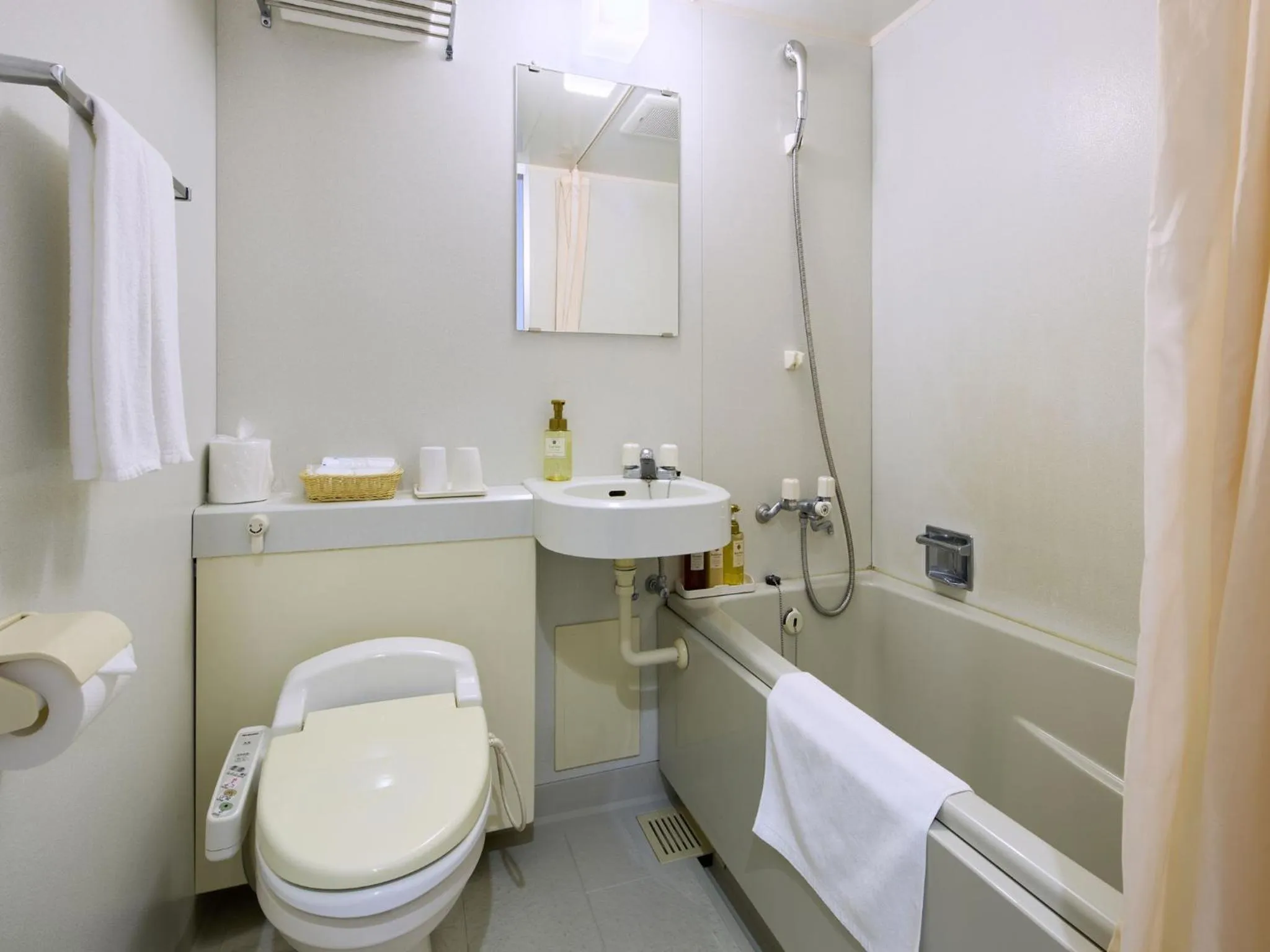 Shower in Hotel Yugaf Inn Okinawa