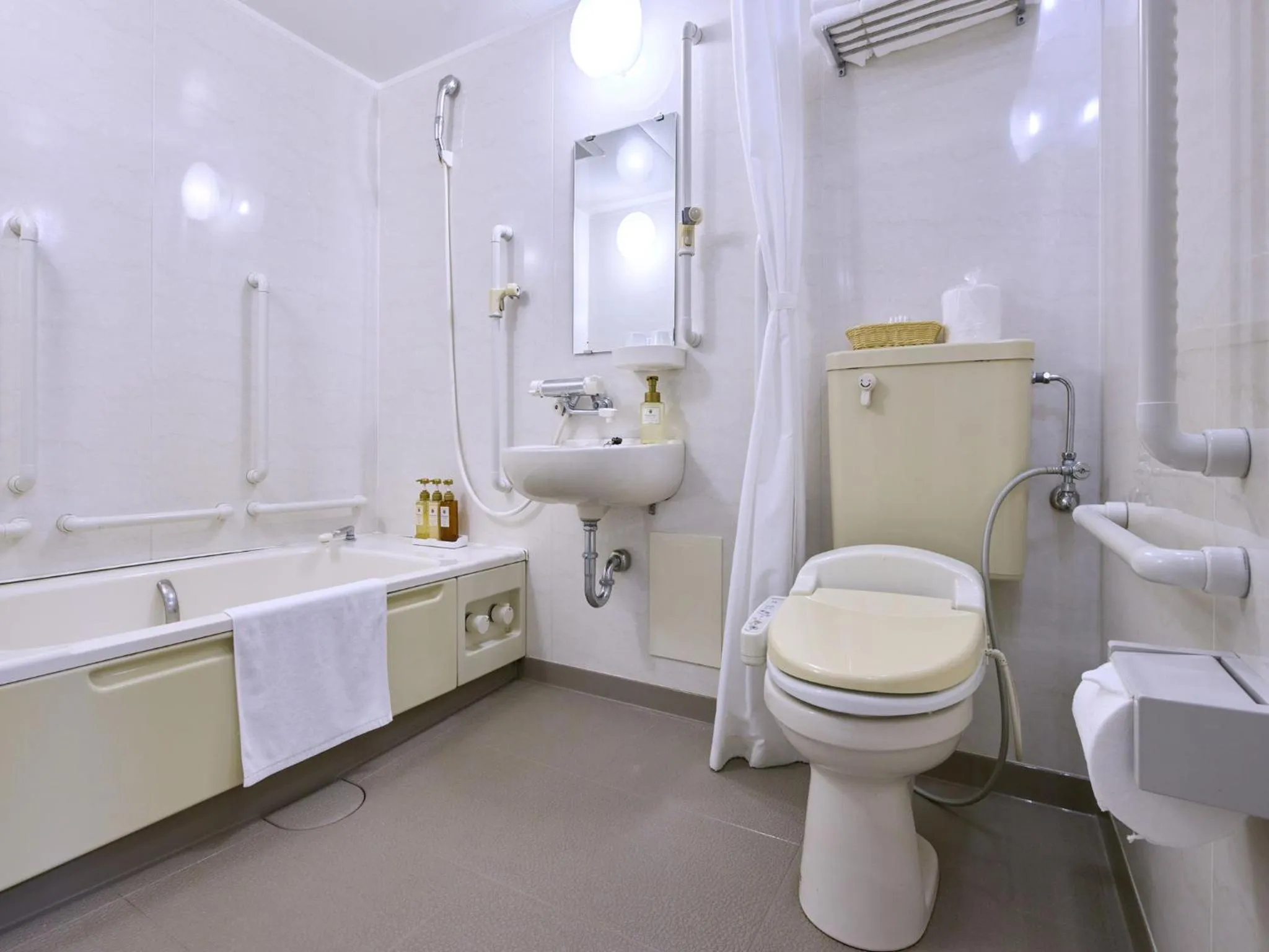 Shower in Hotel Yugaf Inn Okinawa