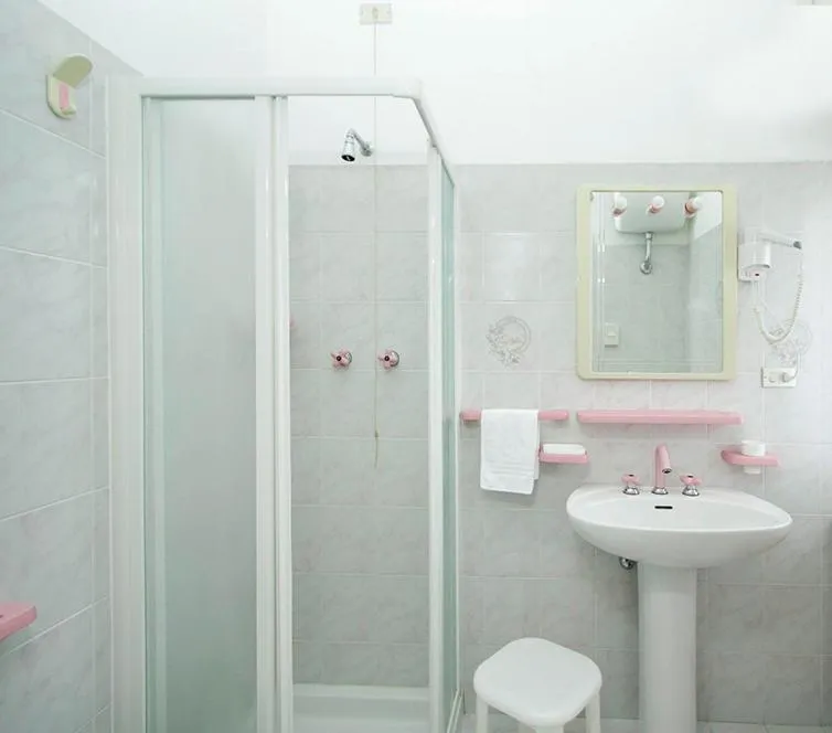 Shower in Hotel La Maestra