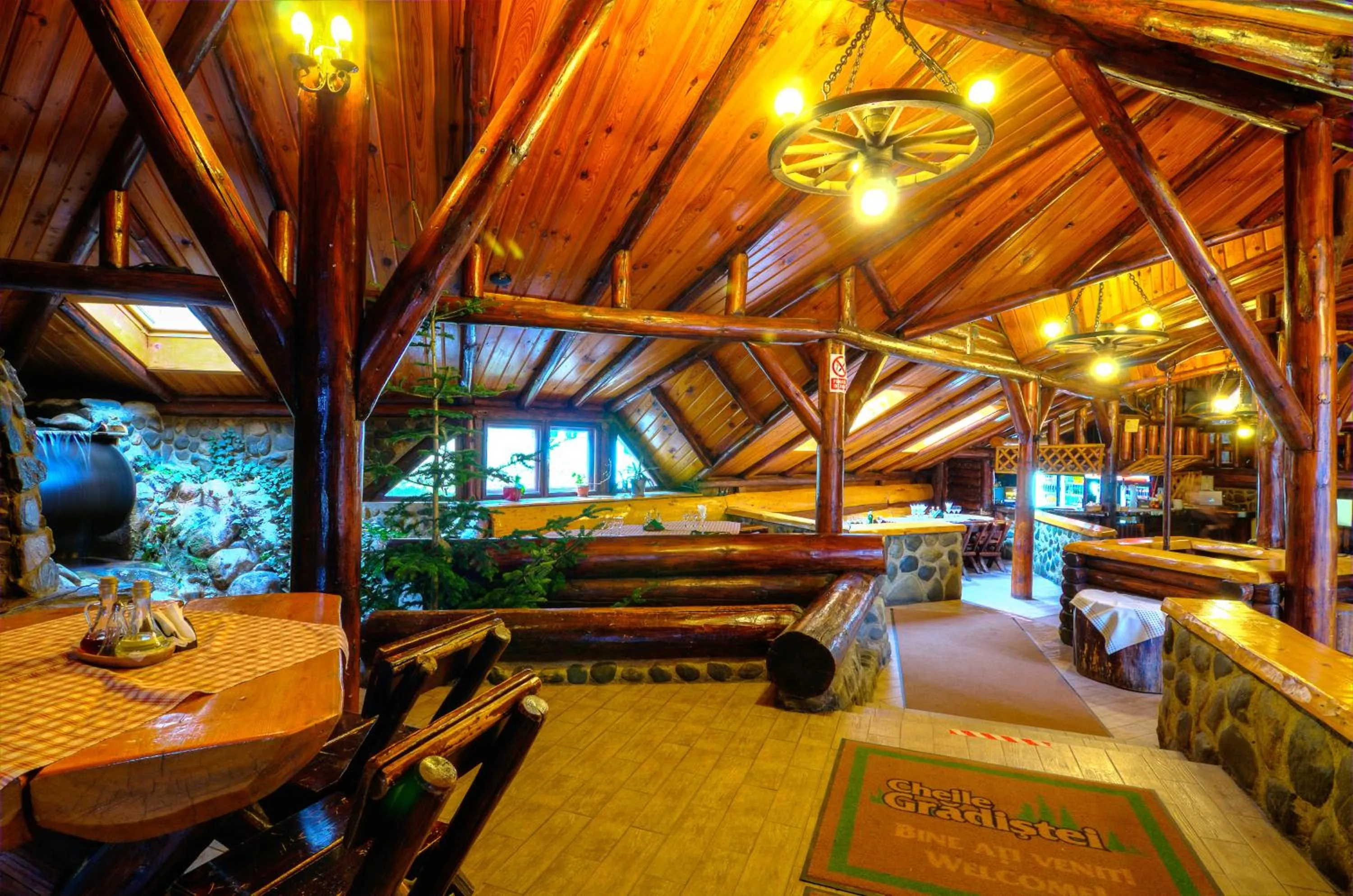 Lounge or bar in Resort Cheile Gradistei Moieciu