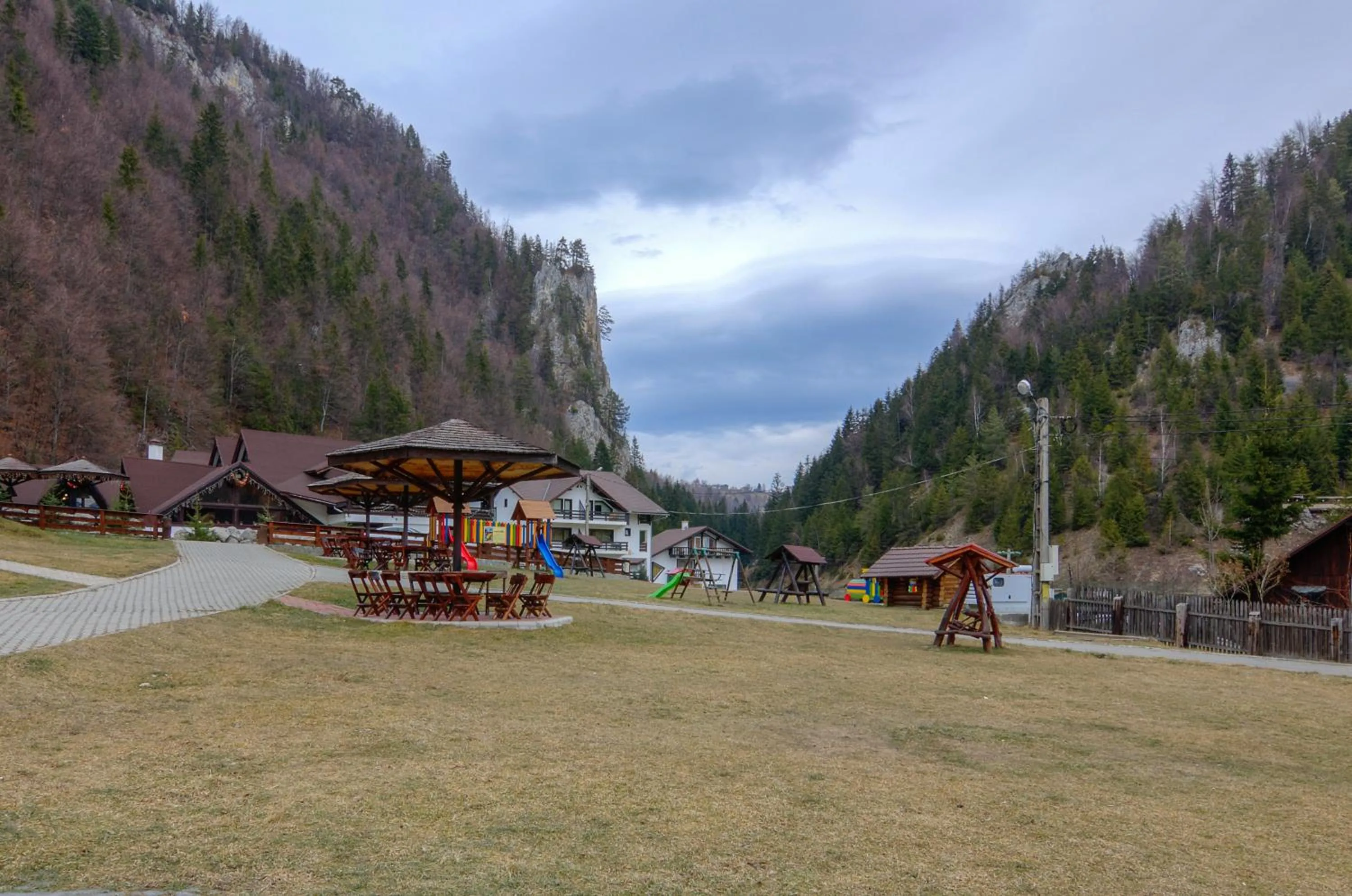 Area and facilities in Resort Cheile Gradistei Moieciu