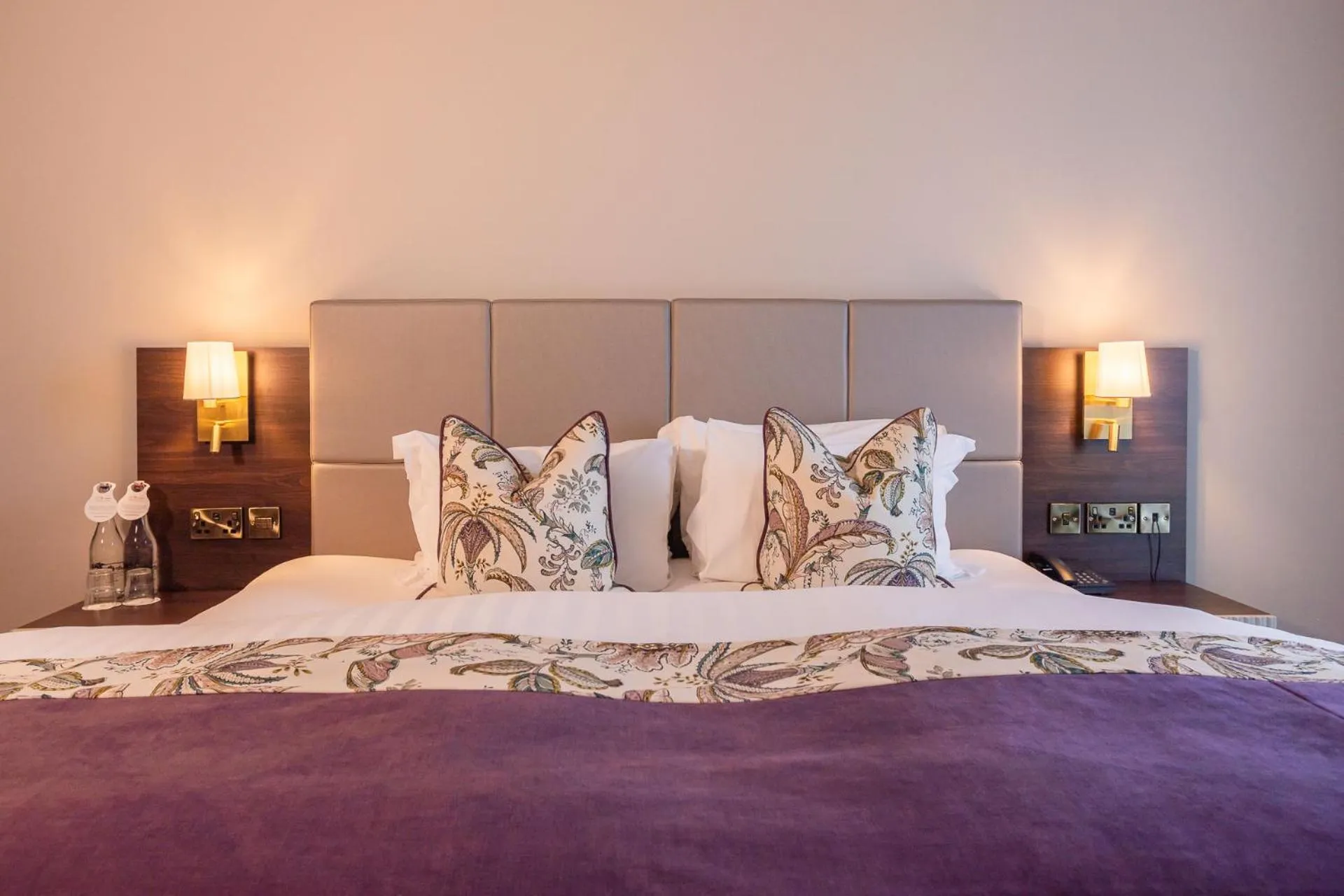 Bedroom, Bed in Cork's Vienna Woods Hotel & Villas